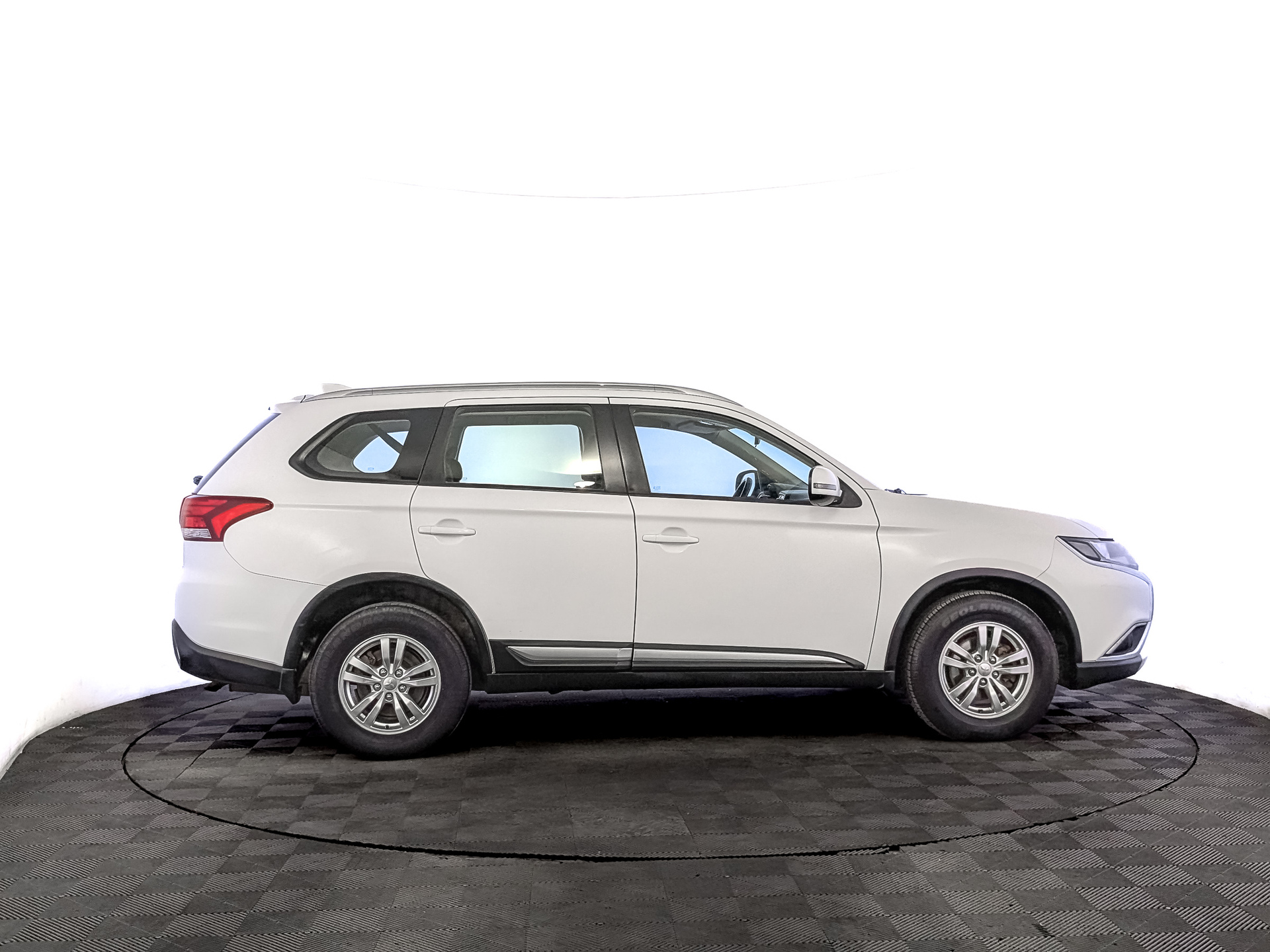 MITSUBISHI Outlander 2.00 (146 л.с), автомат, 2017, пробег 155 000 км