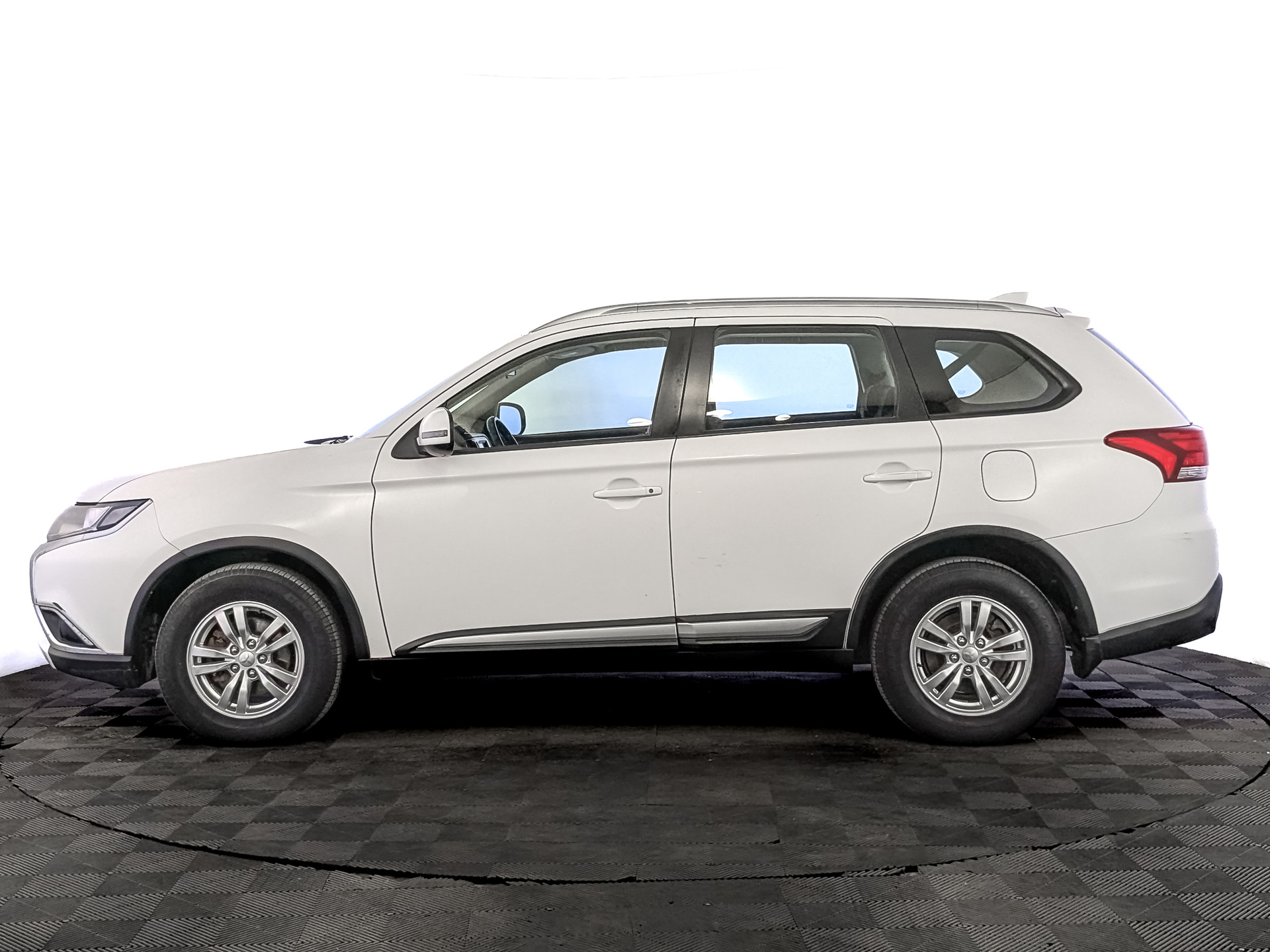 MITSUBISHI Outlander 2.00 (146 л.с), автомат, 2017, пробег 155 000 км