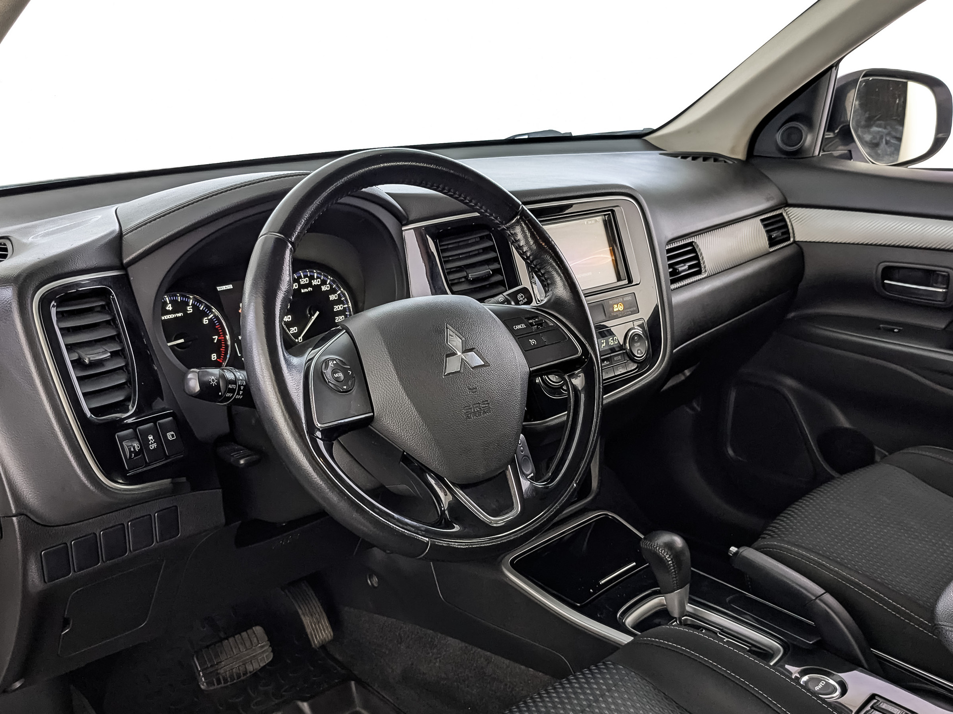 MITSUBISHI Outlander 2.00 (146 л.с), автомат, 2017, пробег 155 000 км