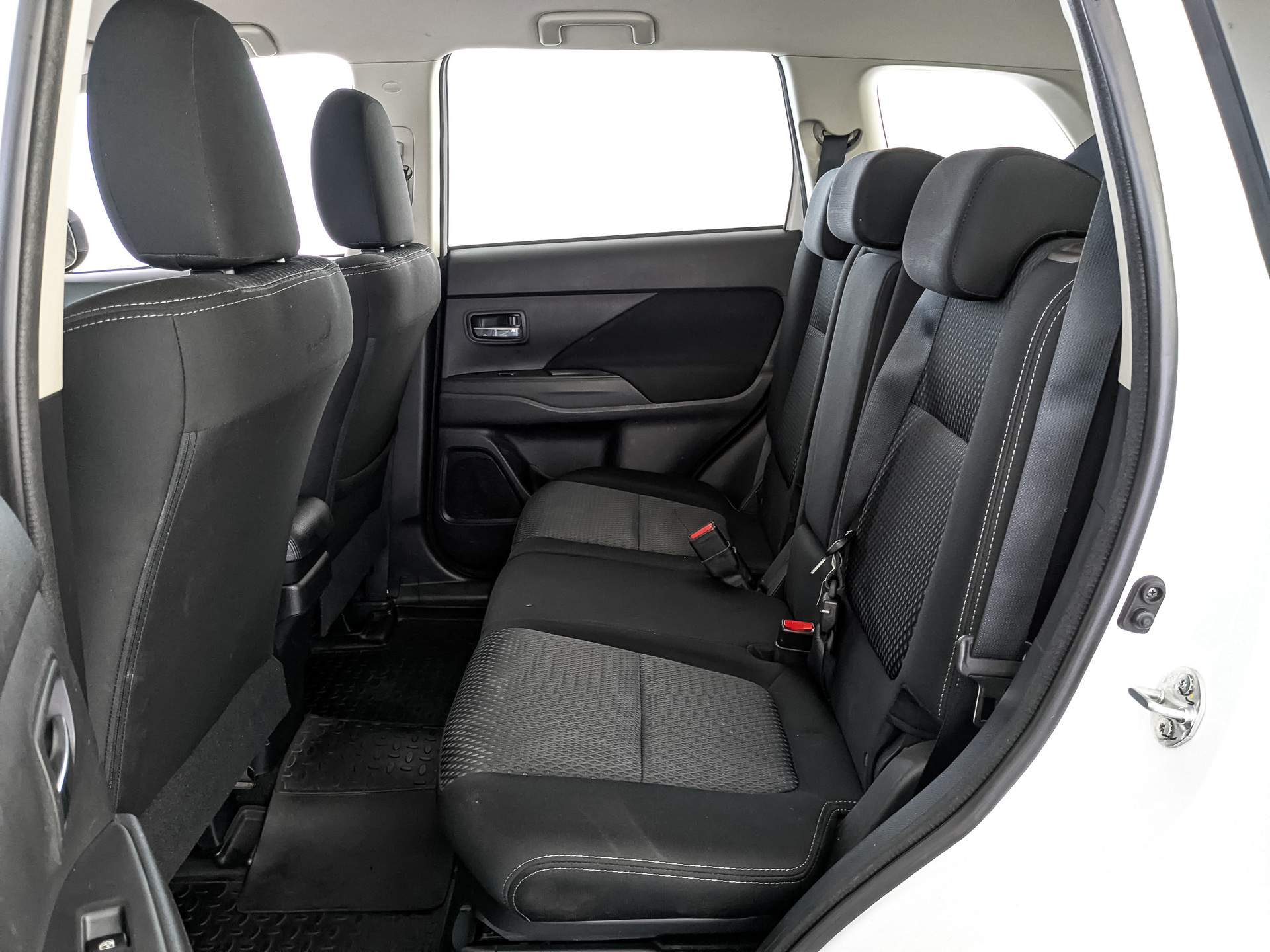 MITSUBISHI Outlander 2.00 (146 л.с), автомат, 2017, пробег 155 000 км