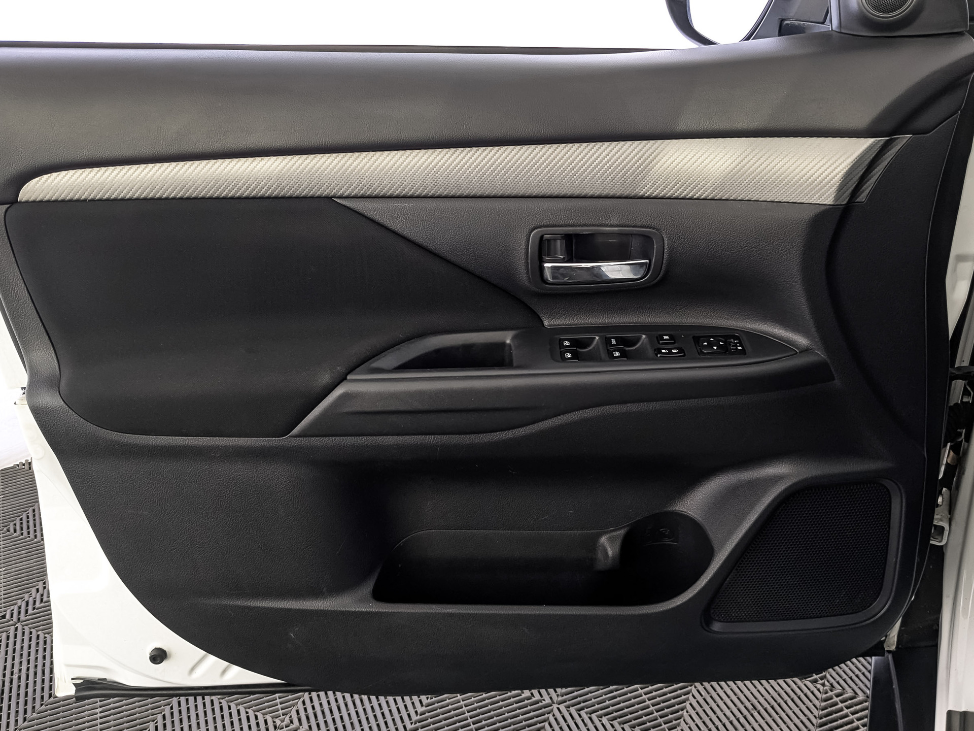 MITSUBISHI Outlander 2.00 (146 л.с), автомат, 2017, пробег 155 000 км