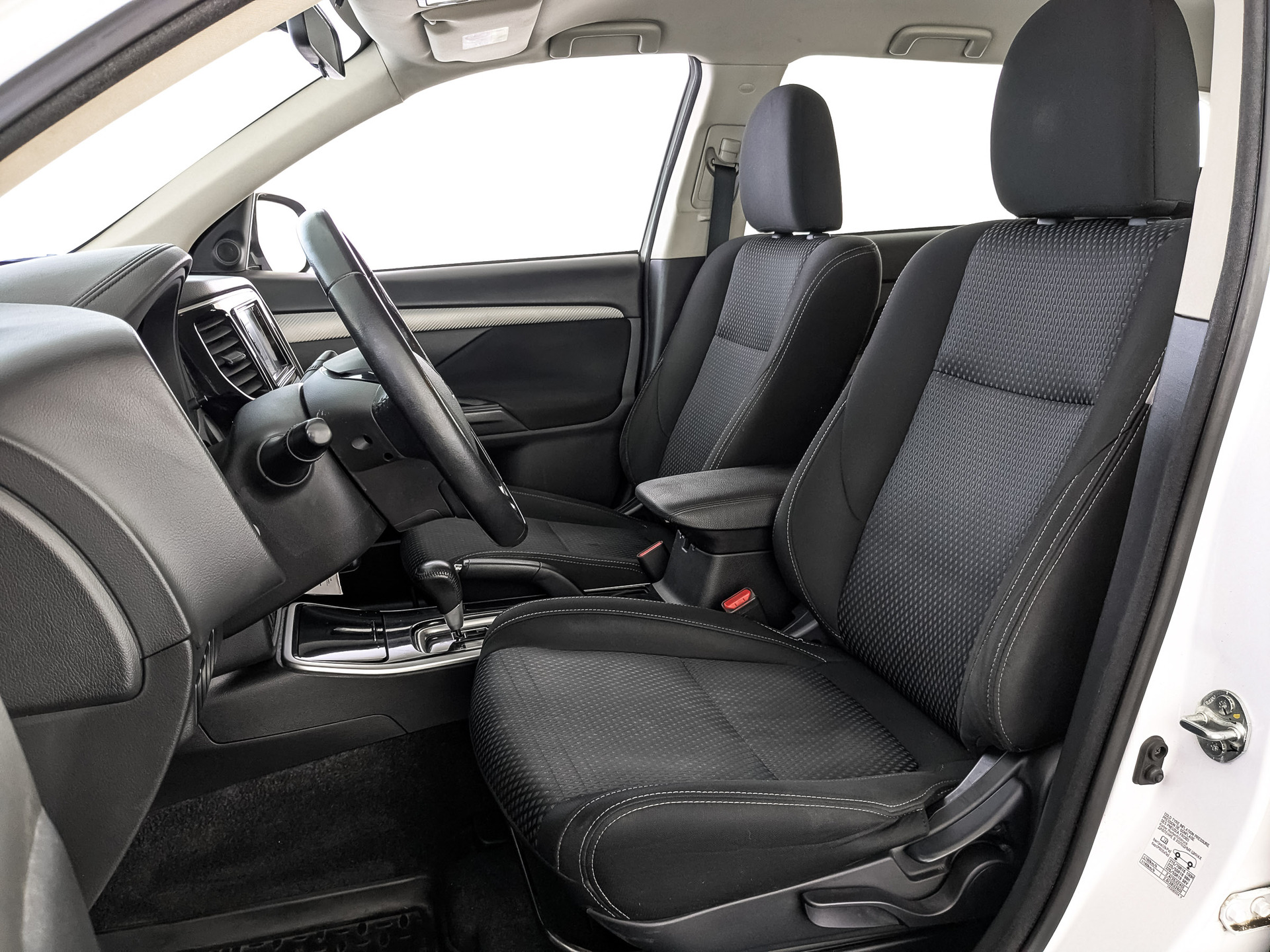 MITSUBISHI Outlander 2.00 (146 л.с), автомат, 2017, пробег 155 000 км