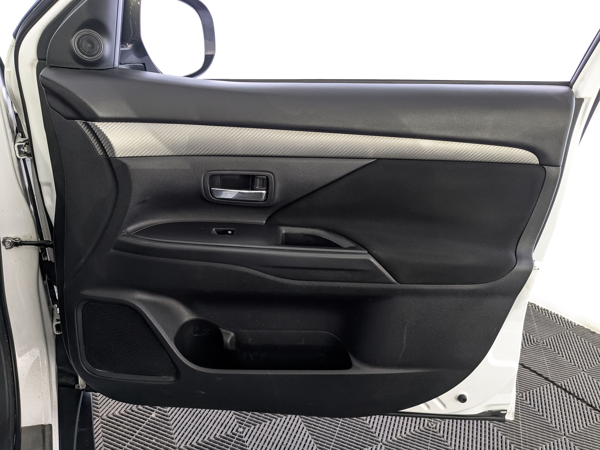 MITSUBISHI Outlander 2.00 (146 л.с), автомат, 2017, пробег 155 000 км