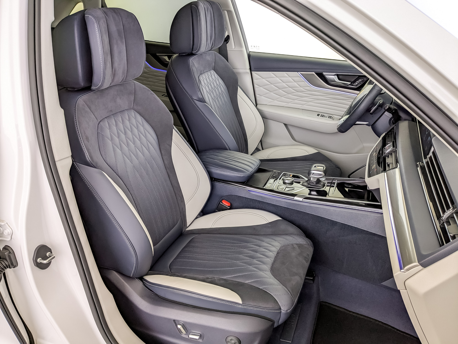 HONGQI HS5 2.00 (218 л.с), автомат, 2023, пробег 43 310 км