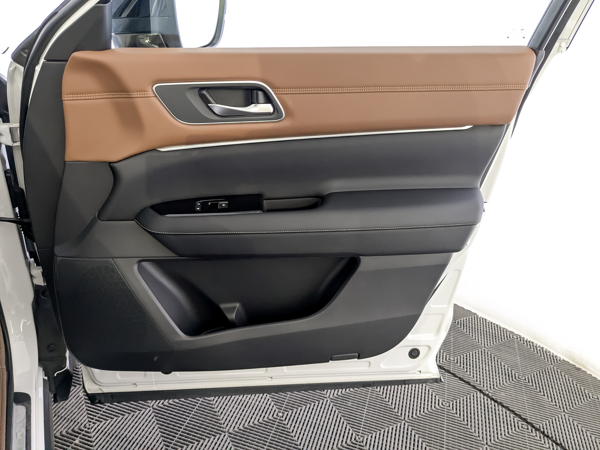 NISSAN PathFinder 2.00 (252 л.с), автомат, 2024, пробег 5 475 км