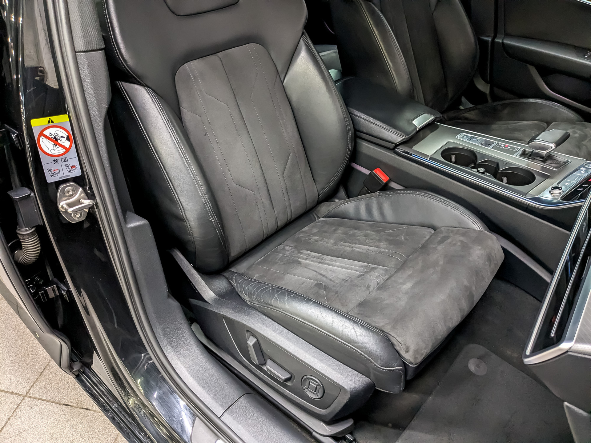 AUDI A6 3.00 (340 л.с), автомат, 2018, пробег 122 056 км