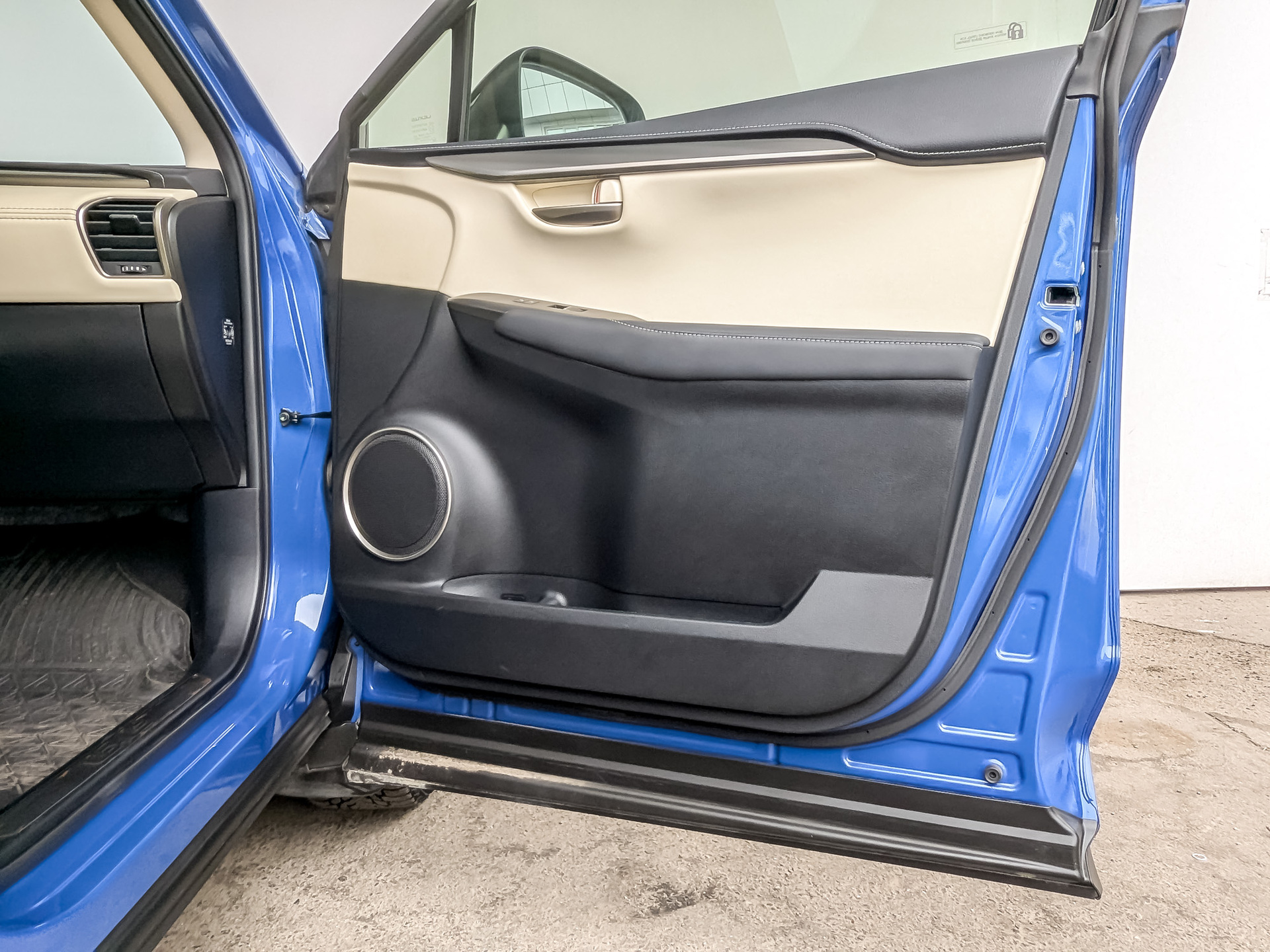 LEXUS NX 2.00 (150 л.с), автомат, 2020, пробег 36 960 км