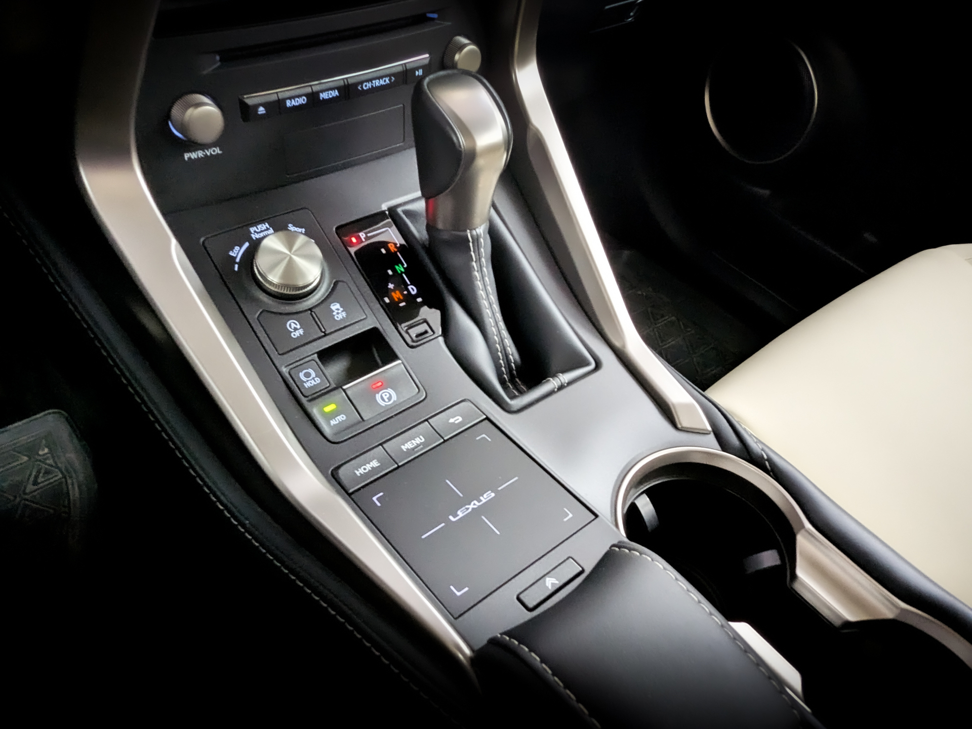 LEXUS NX 2.00 (150 л.с), автомат, 2020, пробег 36 960 км