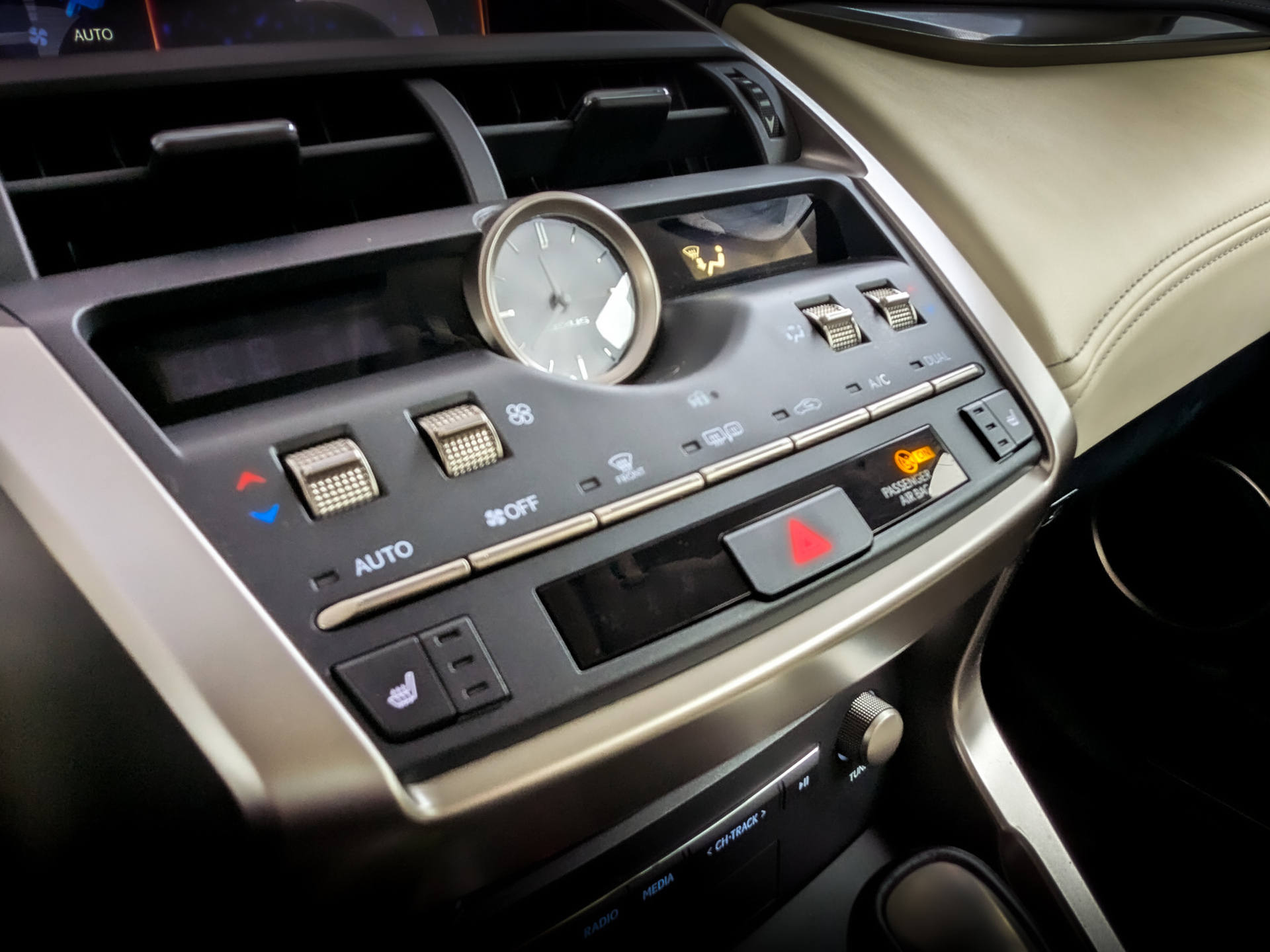 LEXUS NX 2.00 (150 л.с), автомат, 2020, пробег 36 960 км