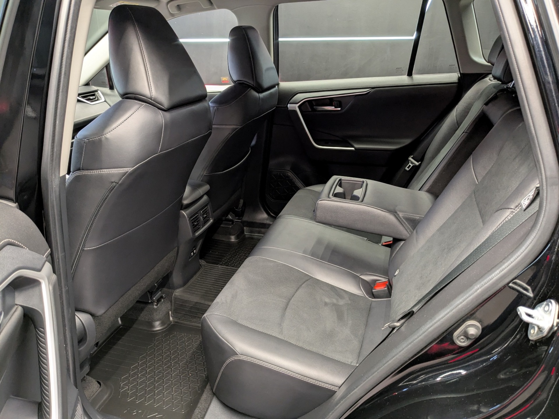 TOYOTA Rav-4 2.50 (199 л.с), автомат, 2020, пробег 88 494 км