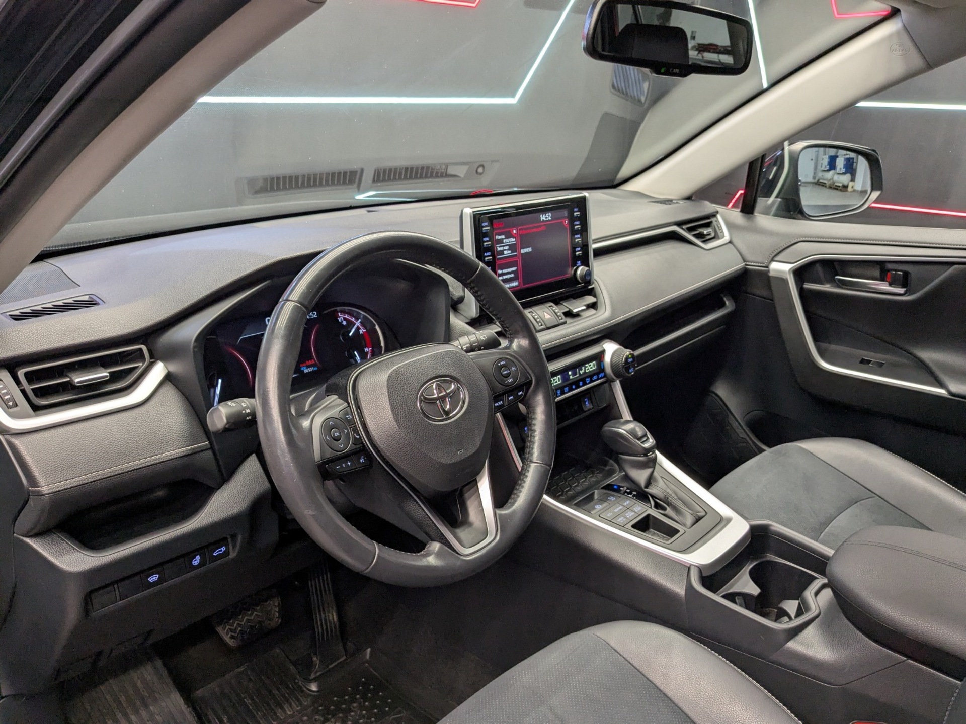 TOYOTA Rav-4 2.50 (199 л.с), автомат, 2020, пробег 88 494 км