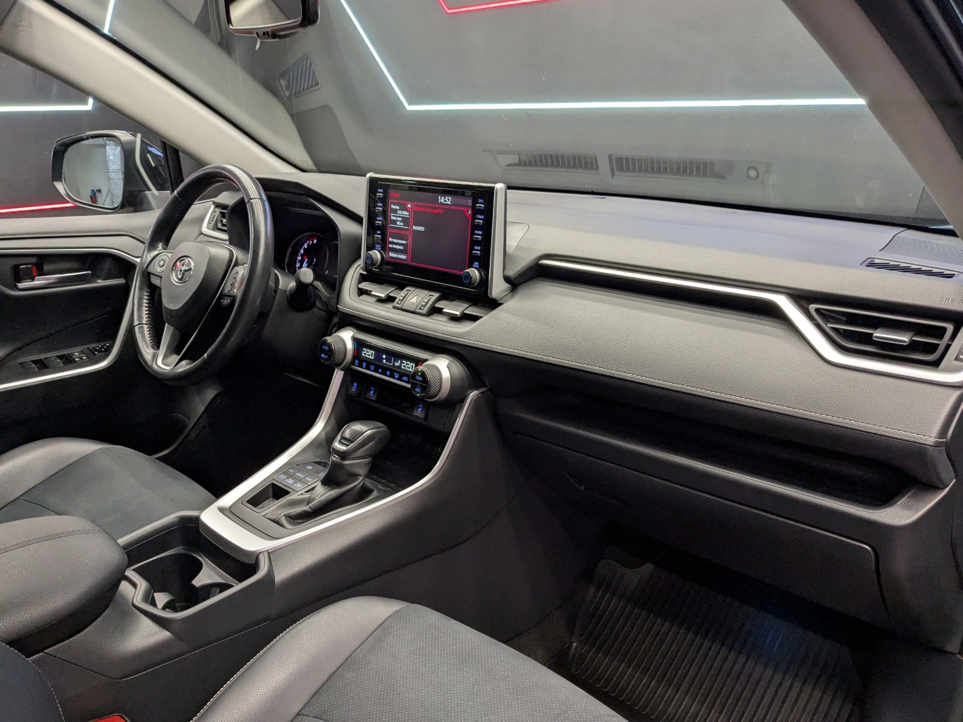 TOYOTA Rav-4 2.50 (199 л.с), автомат, 2020, пробег 88 494 км