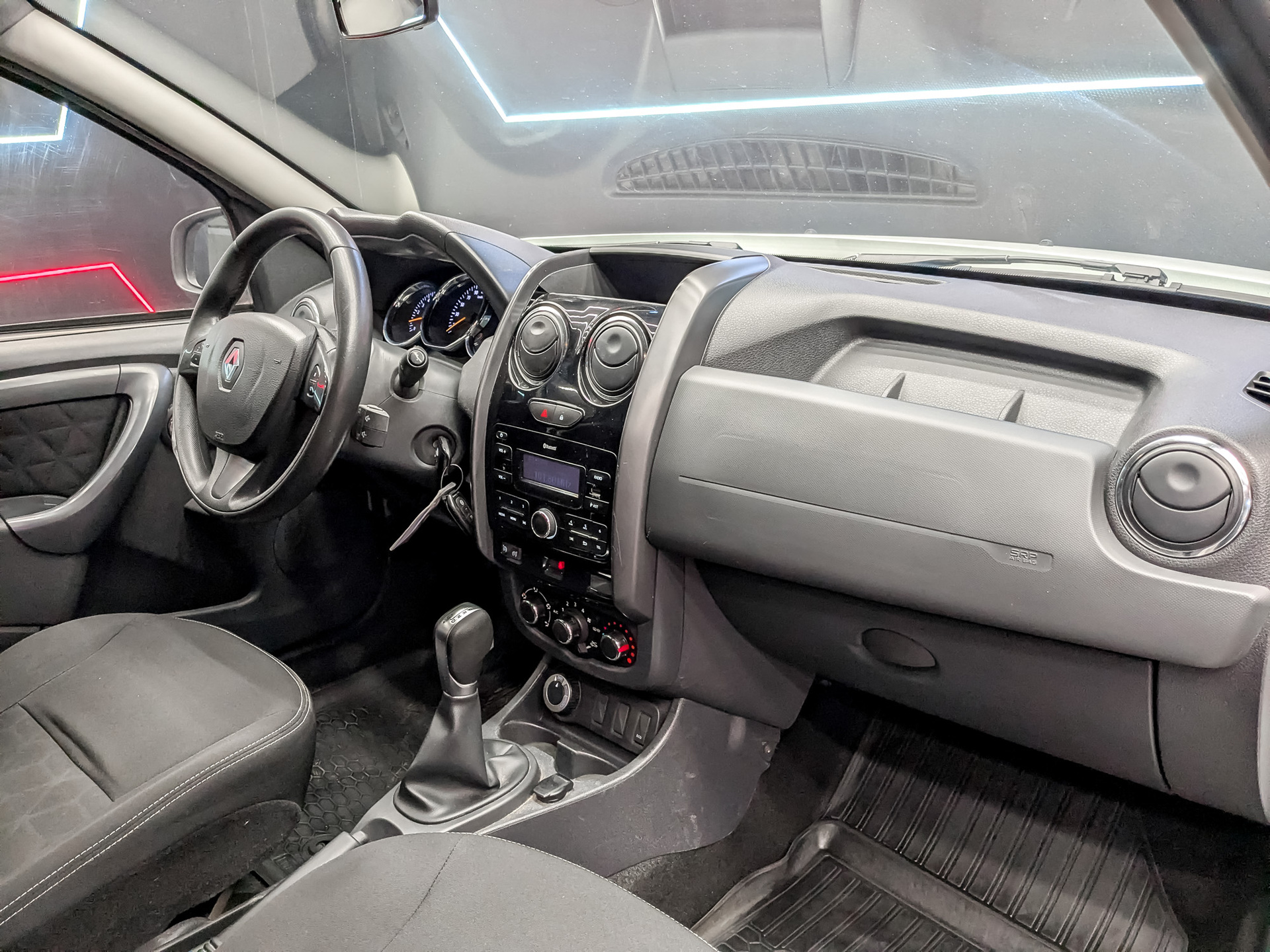 RENAULT Duster 2.00 (143 л.с), автомат, 2018, пробег 148 811 км