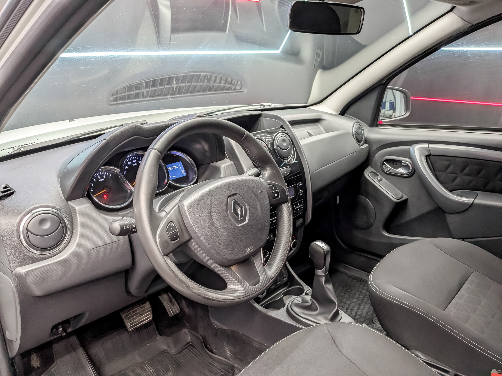 RENAULT Duster 2.00 (143 л.с), автомат, 2018, пробег 148 811 км