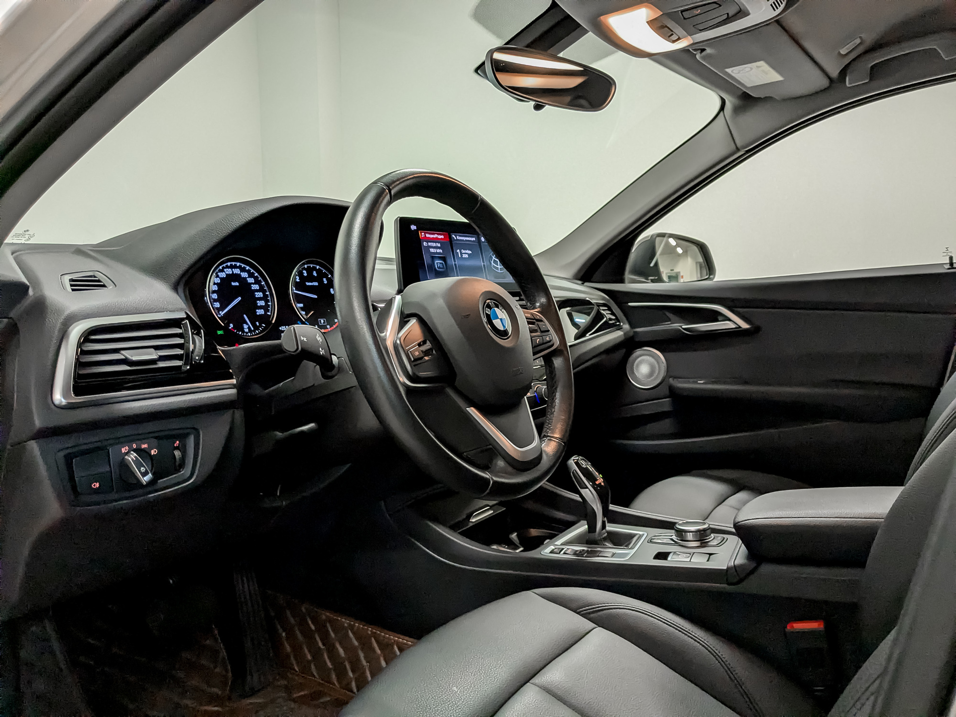 BMW 1 1.50 (140 л.с), автомат, 2022, пробег 32 995 км
