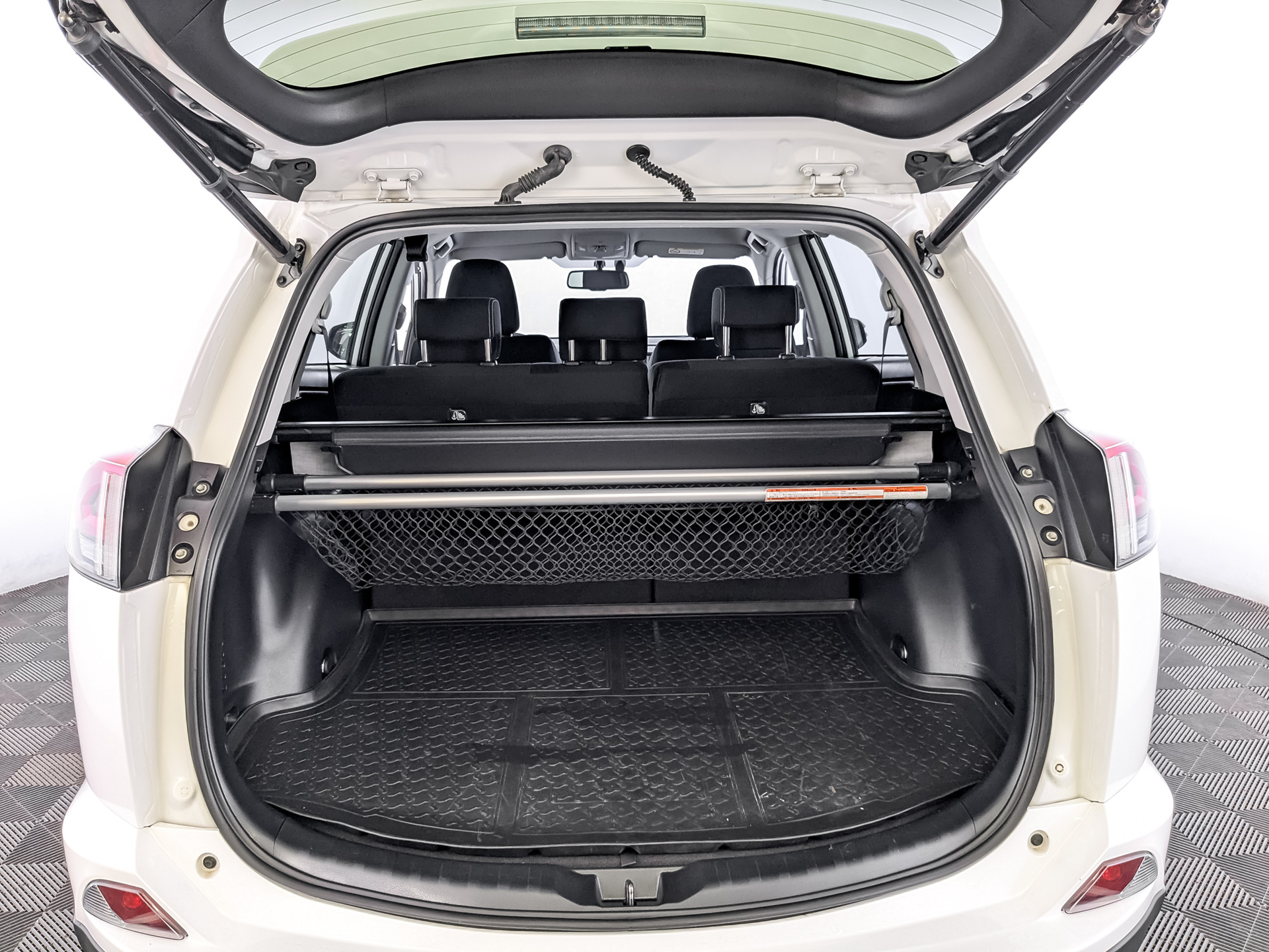 TOYOTA Rav-4 2.00 (146 л.с), автомат, 2018, пробег 97 521 км