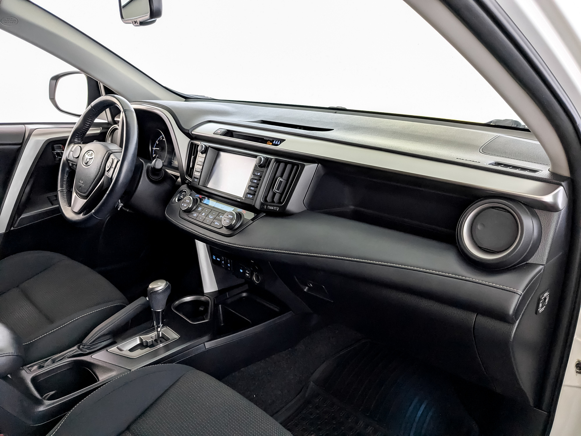 TOYOTA Rav-4 2.00 (146 л.с), автомат, 2018, пробег 97 521 км