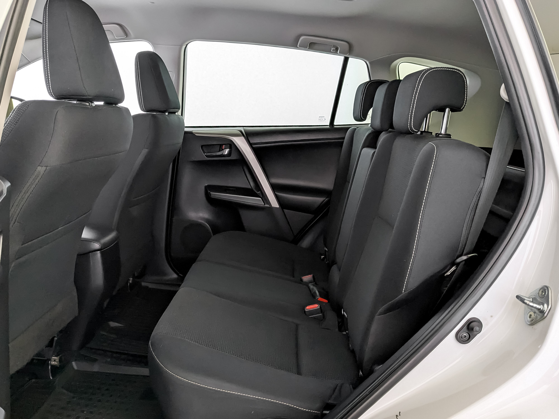 TOYOTA Rav-4 2.00 (146 л.с), автомат, 2018, пробег 97 521 км