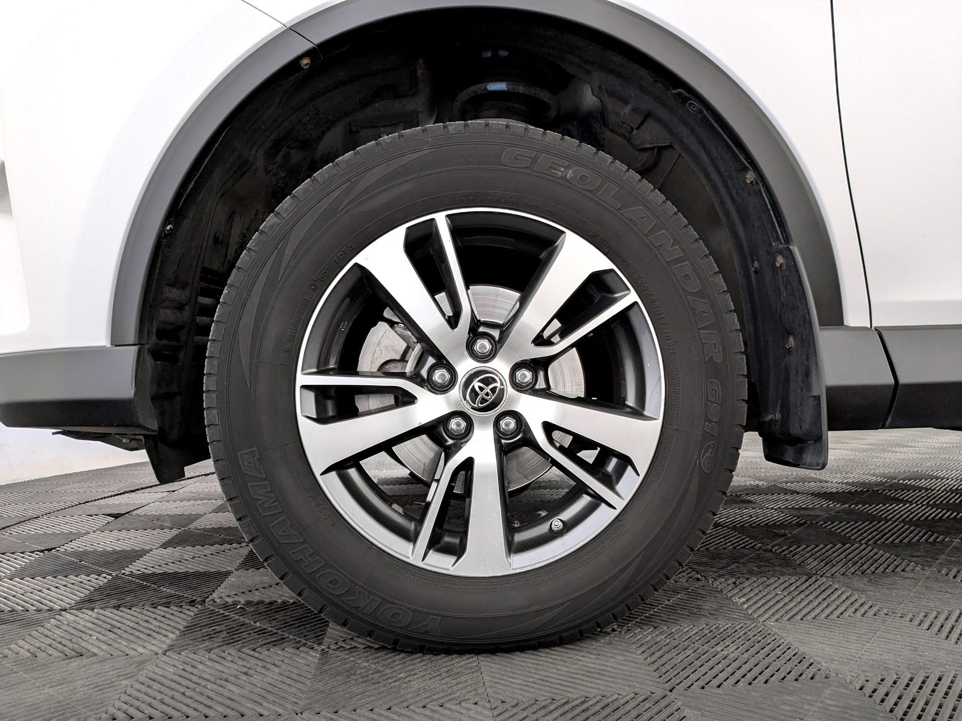 TOYOTA Rav-4 2.00 (146 л.с), автомат, 2018, пробег 97 521 км