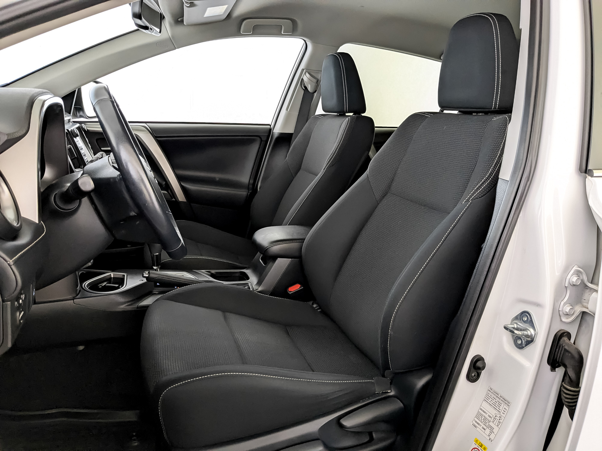 TOYOTA Rav-4 2.00 (146 л.с), автомат, 2018, пробег 97 521 км
