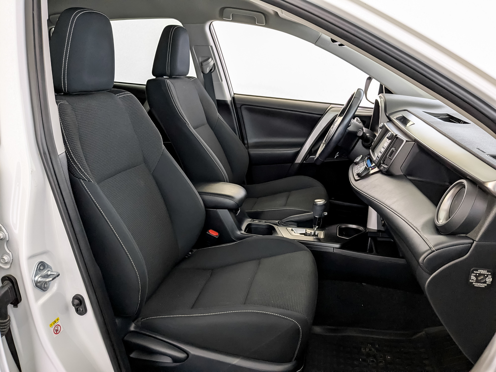 TOYOTA Rav-4 2.00 (146 л.с), автомат, 2018, пробег 97 521 км