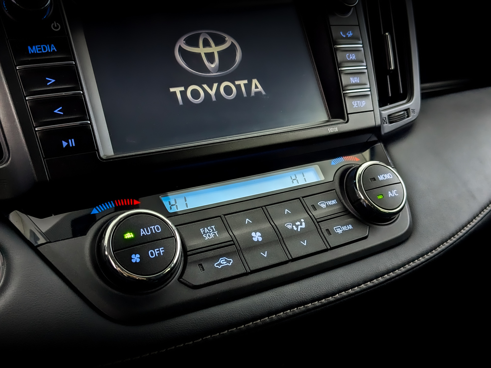 TOYOTA Rav-4 2.00 (146 л.с), автомат, 2018, пробег 97 521 км