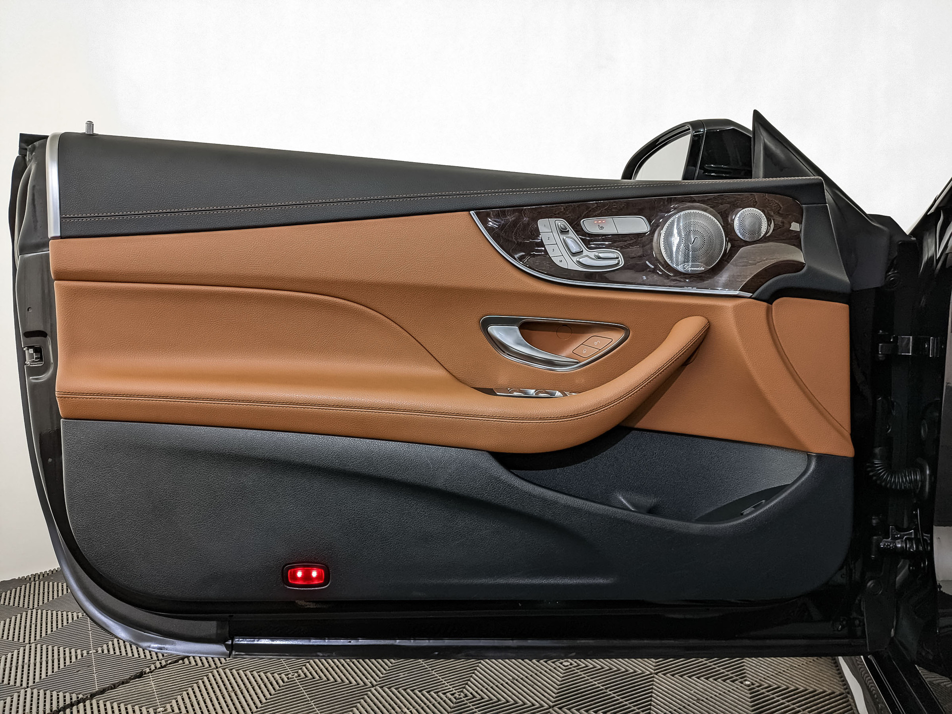 MERCEDES-BENZ E-Класс Купе 2.00 (197 л.с), автомат, 2019, пробег 99 783 км