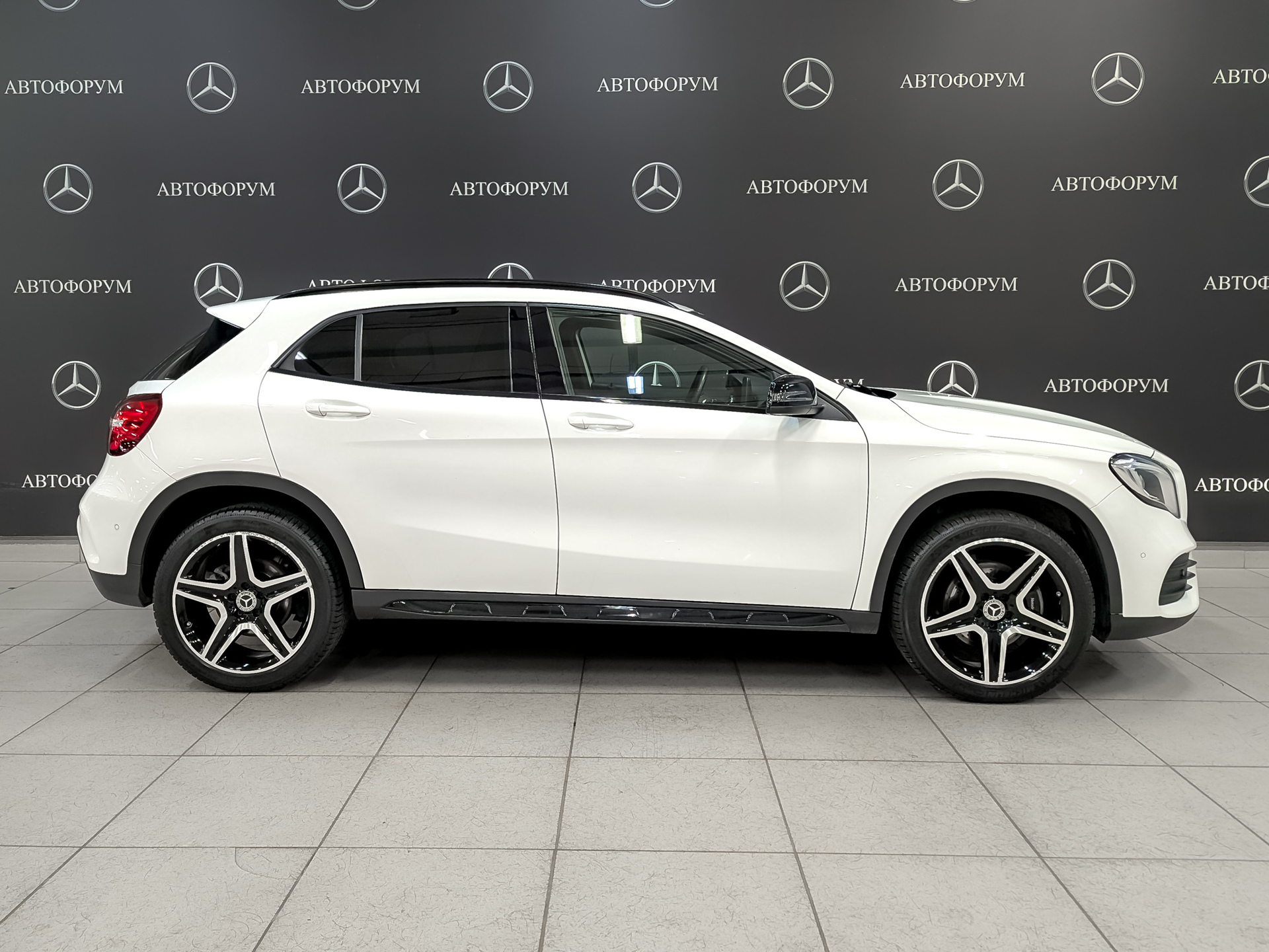 MERCEDES-BENZ GLA 2.00 (211 л.с), автомат, 2018, пробег 95 501 км