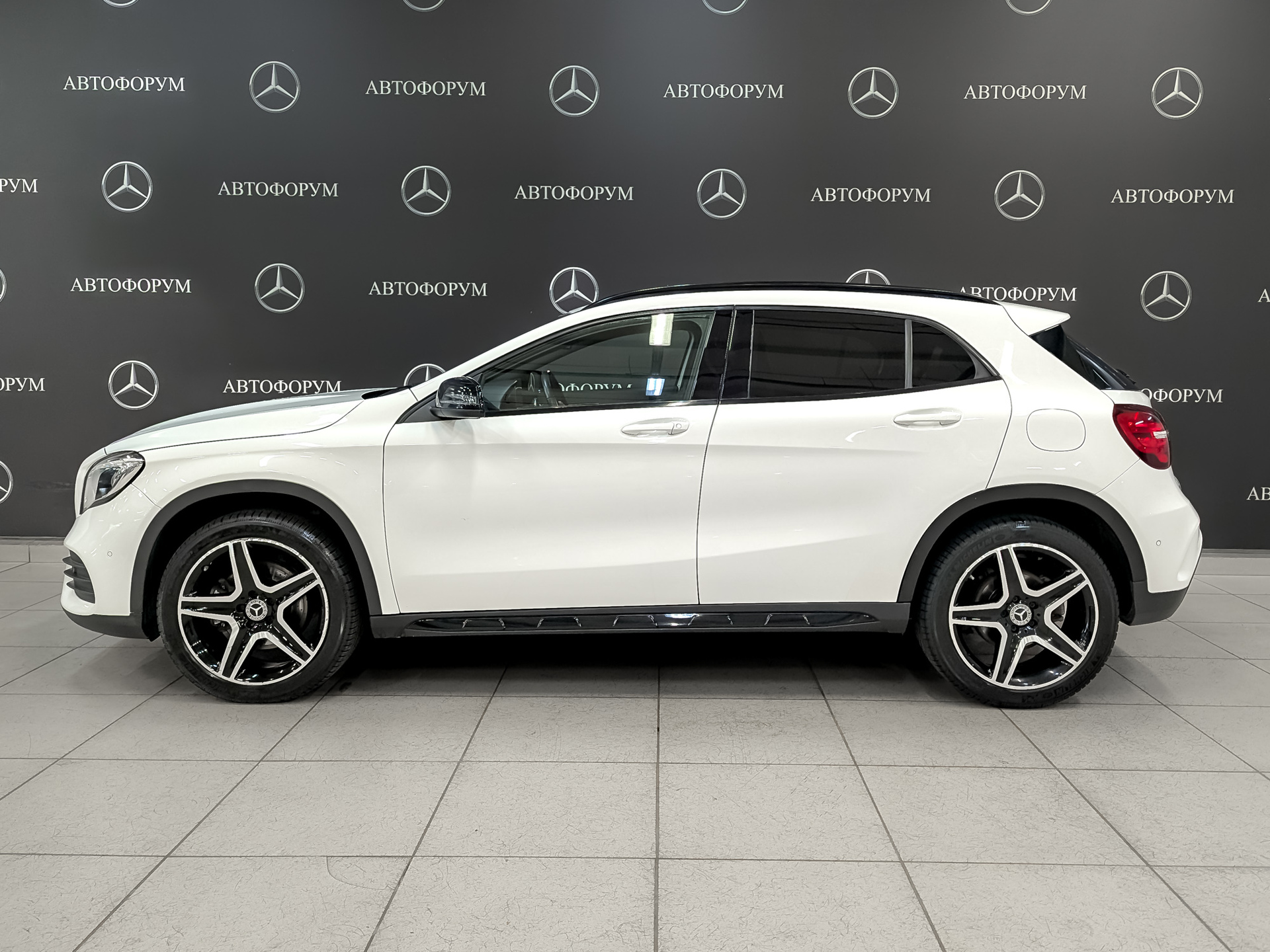 MERCEDES-BENZ GLA 2.00 (211 л.с), автомат, 2018, пробег 95 501 км