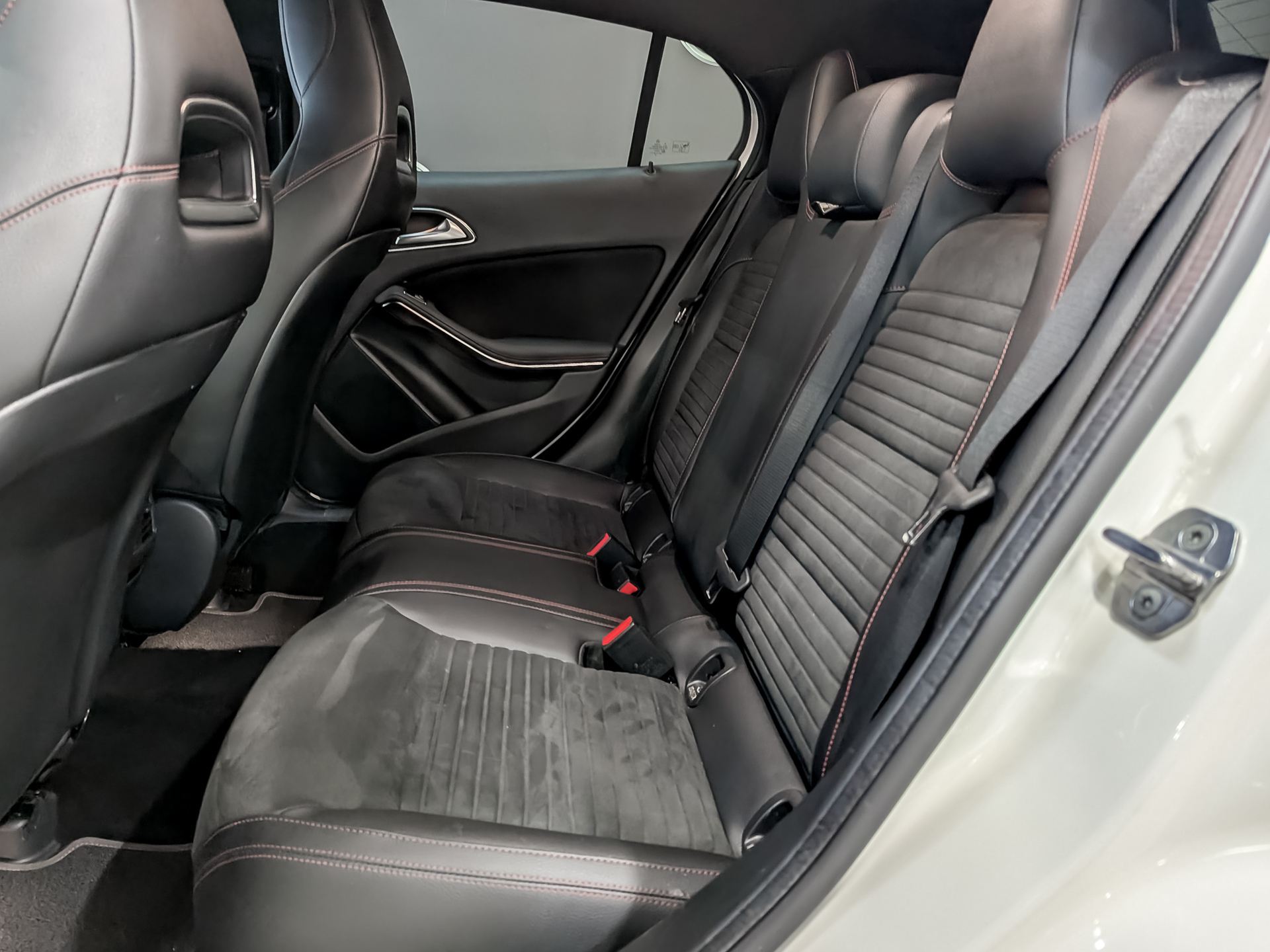 MERCEDES-BENZ GLA 2.00 (211 л.с), автомат, 2018, пробег 95 501 км