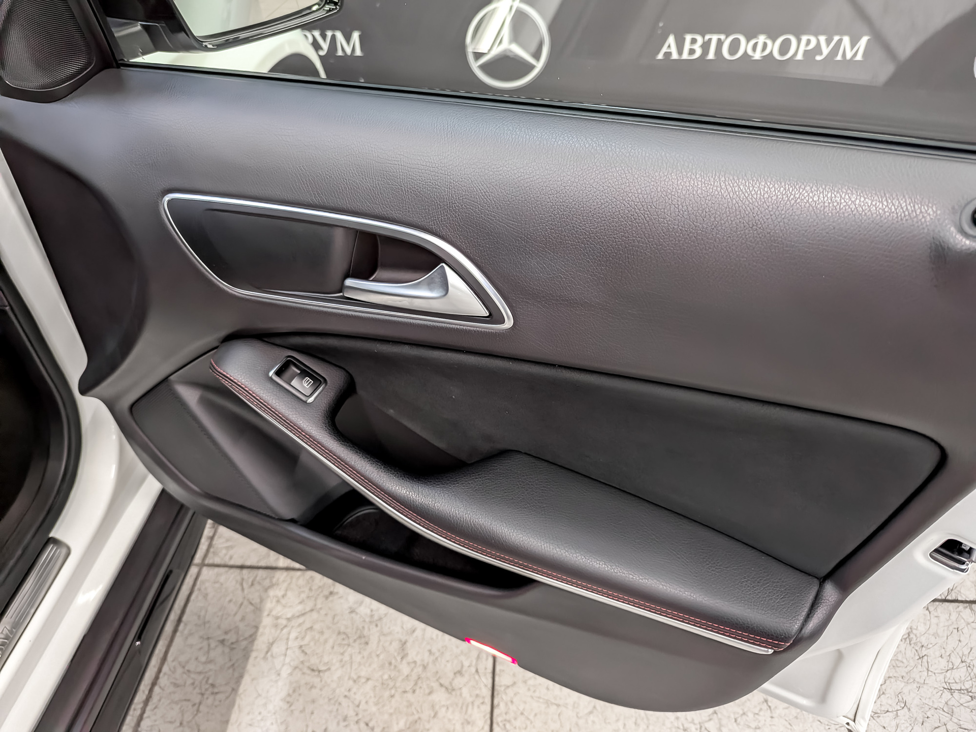 MERCEDES-BENZ GLA 2.00 (211 л.с), автомат, 2018, пробег 95 501 км