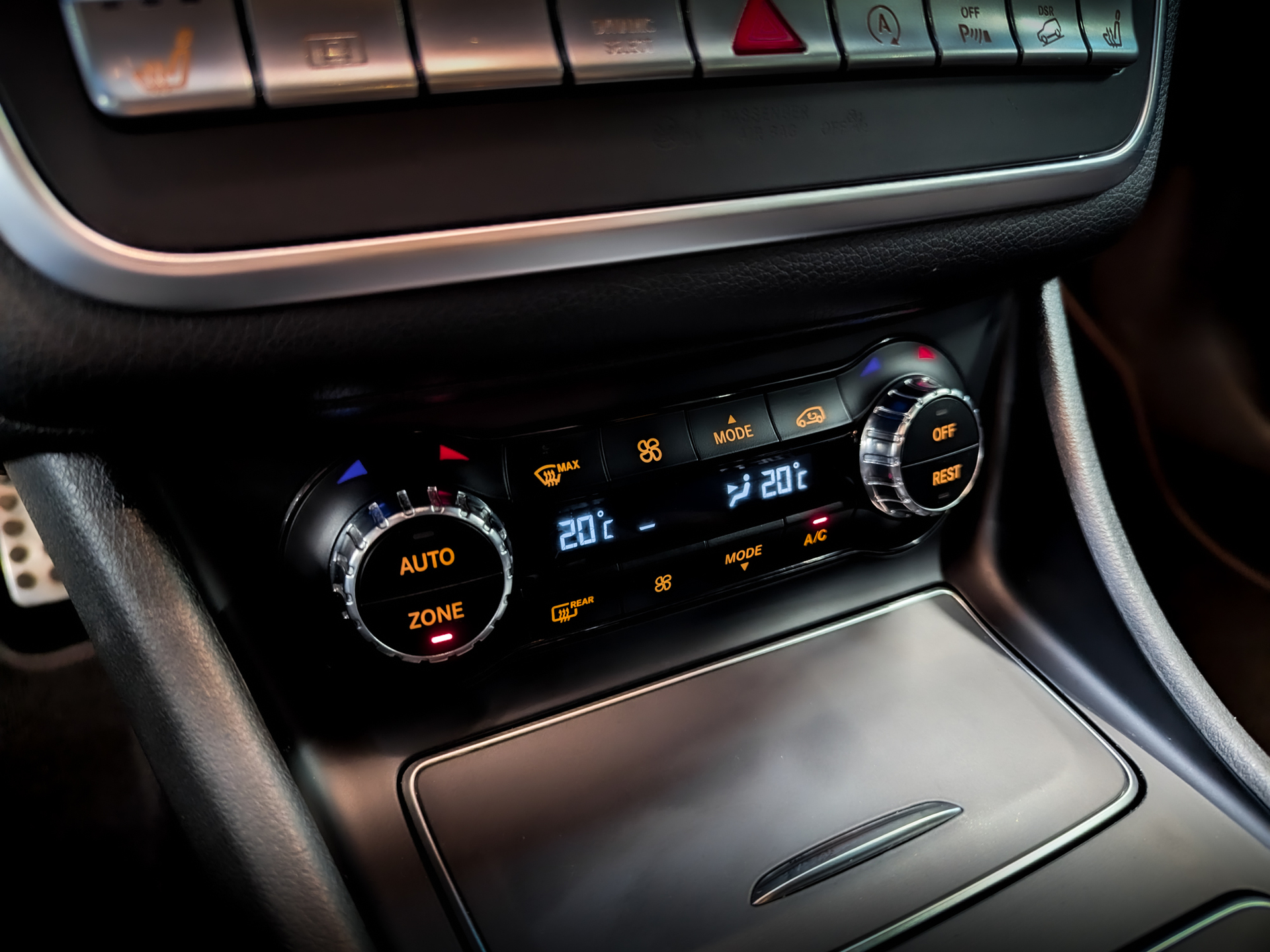 MERCEDES-BENZ GLA 2.00 (211 л.с), автомат, 2018, пробег 95 501 км