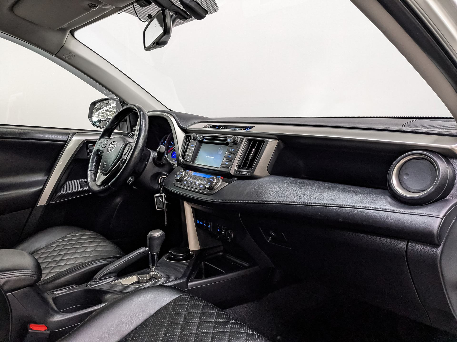 TOYOTA Rav-4 2.00 (146 л.с), автомат, 2015, пробег 175 987 км