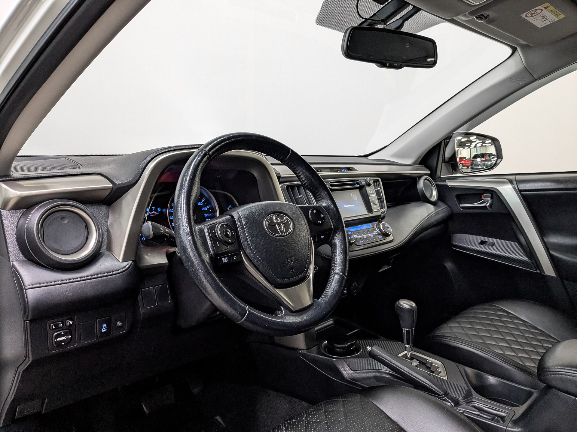 TOYOTA Rav-4 2.00 (146 л.с), автомат, 2015, пробег 175 987 км