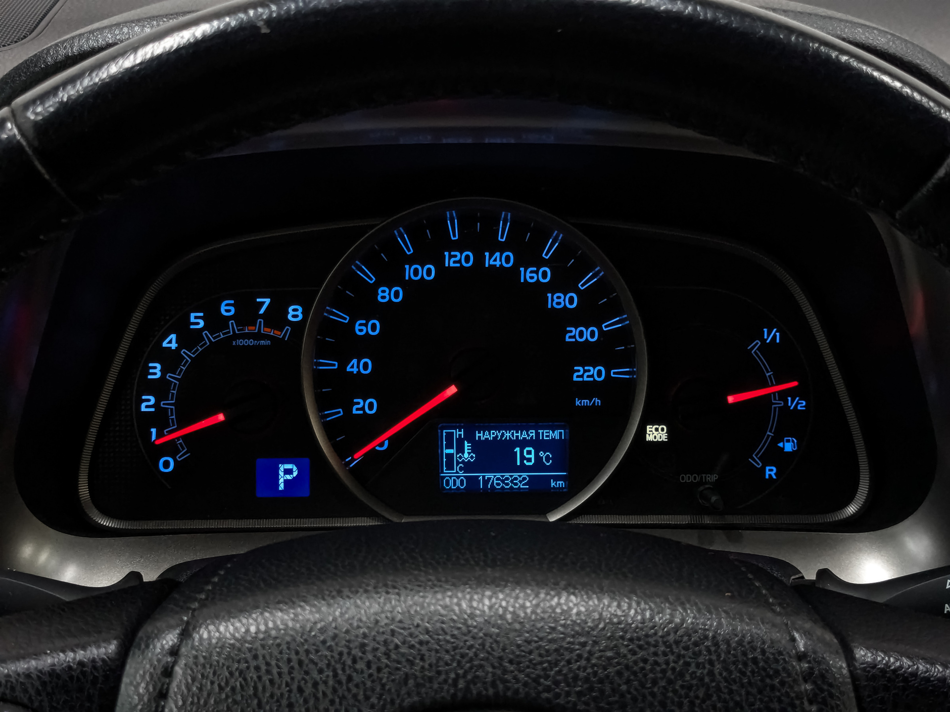 TOYOTA Rav-4 2.00 (146 л.с), автомат, 2015, пробег 175 987 км