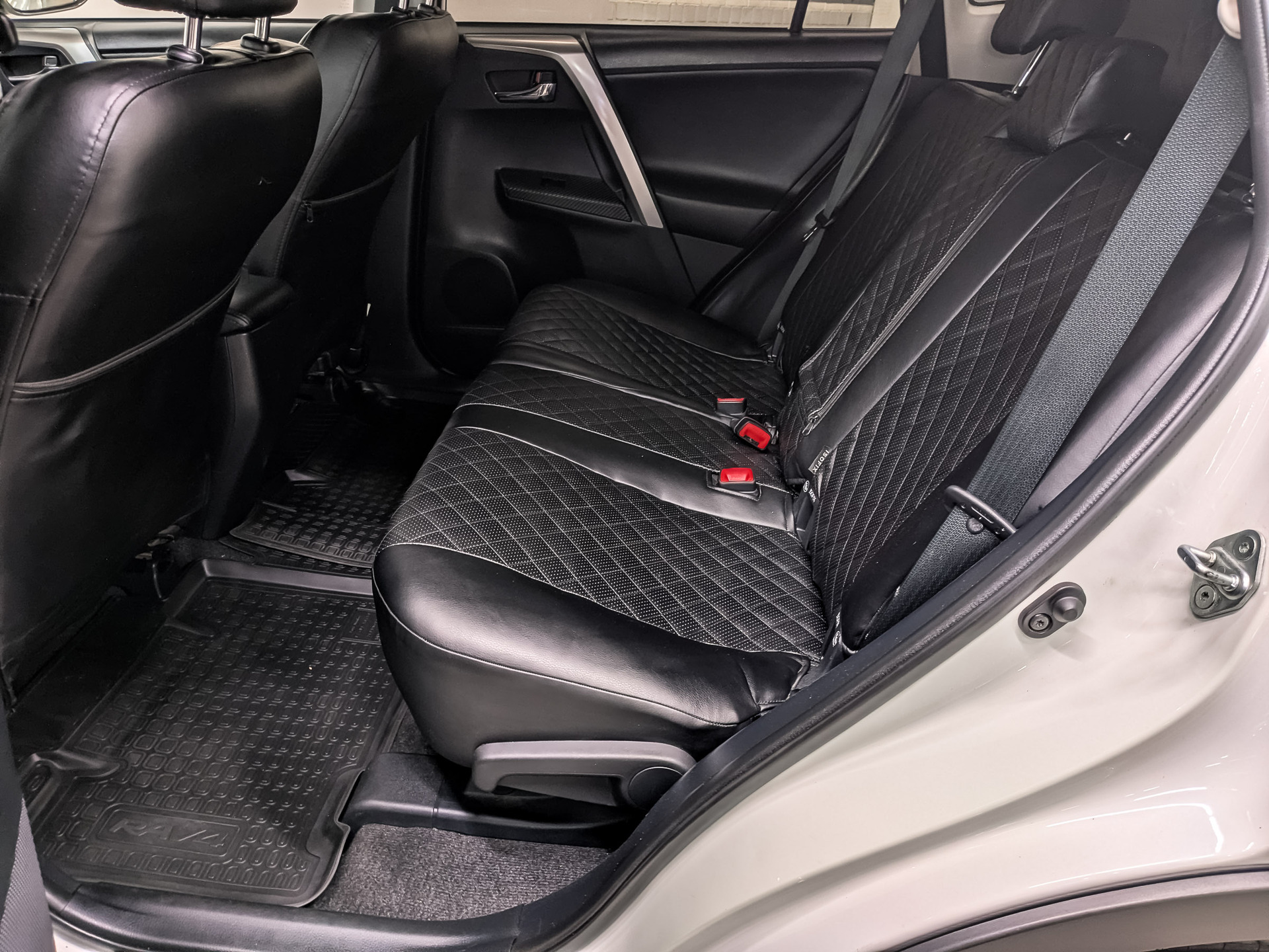TOYOTA Rav-4 2.00 (146 л.с), автомат, 2015, пробег 175 987 км