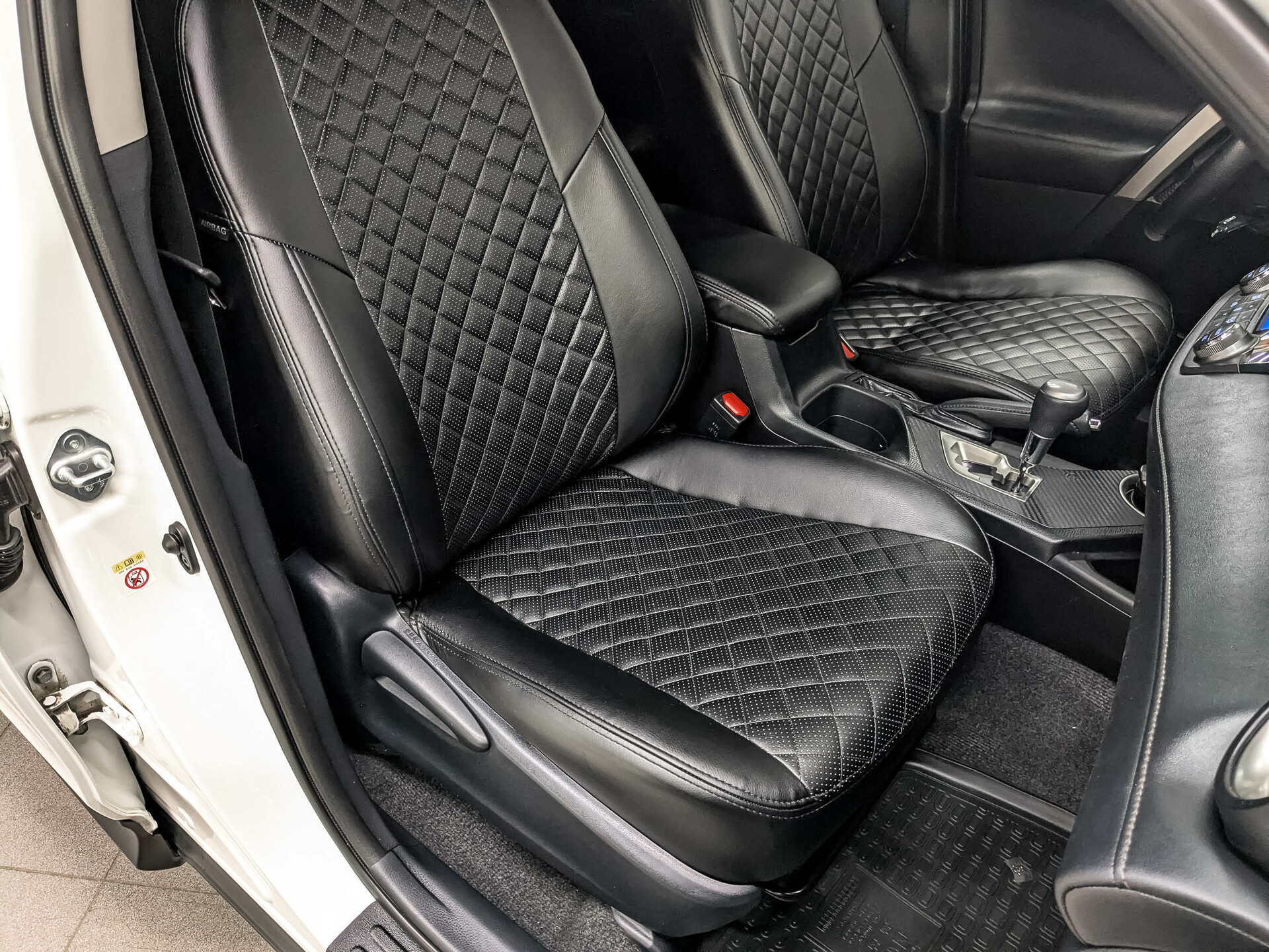 TOYOTA Rav-4 2.00 (146 л.с), автомат, 2015, пробег 175 987 км