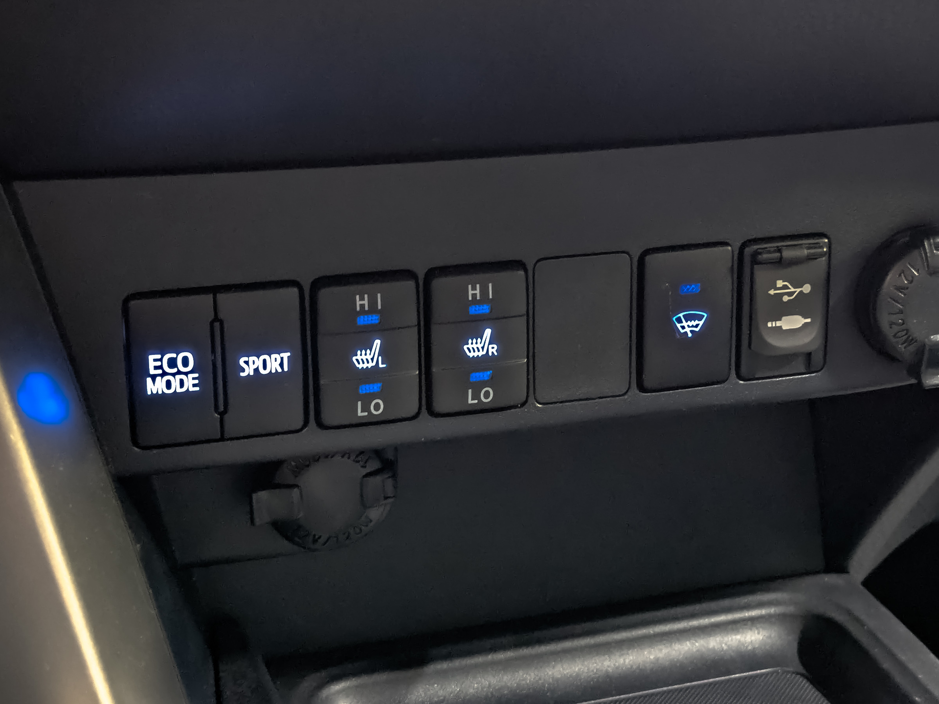 TOYOTA Rav-4 2.00 (146 л.с), автомат, 2015, пробег 175 987 км
