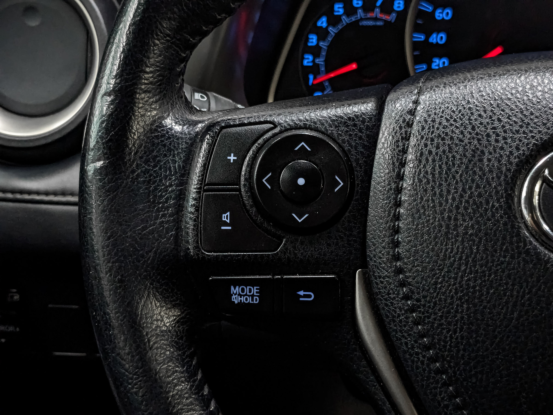 TOYOTA Rav-4 2.00 (146 л.с), автомат, 2015, пробег 175 987 км