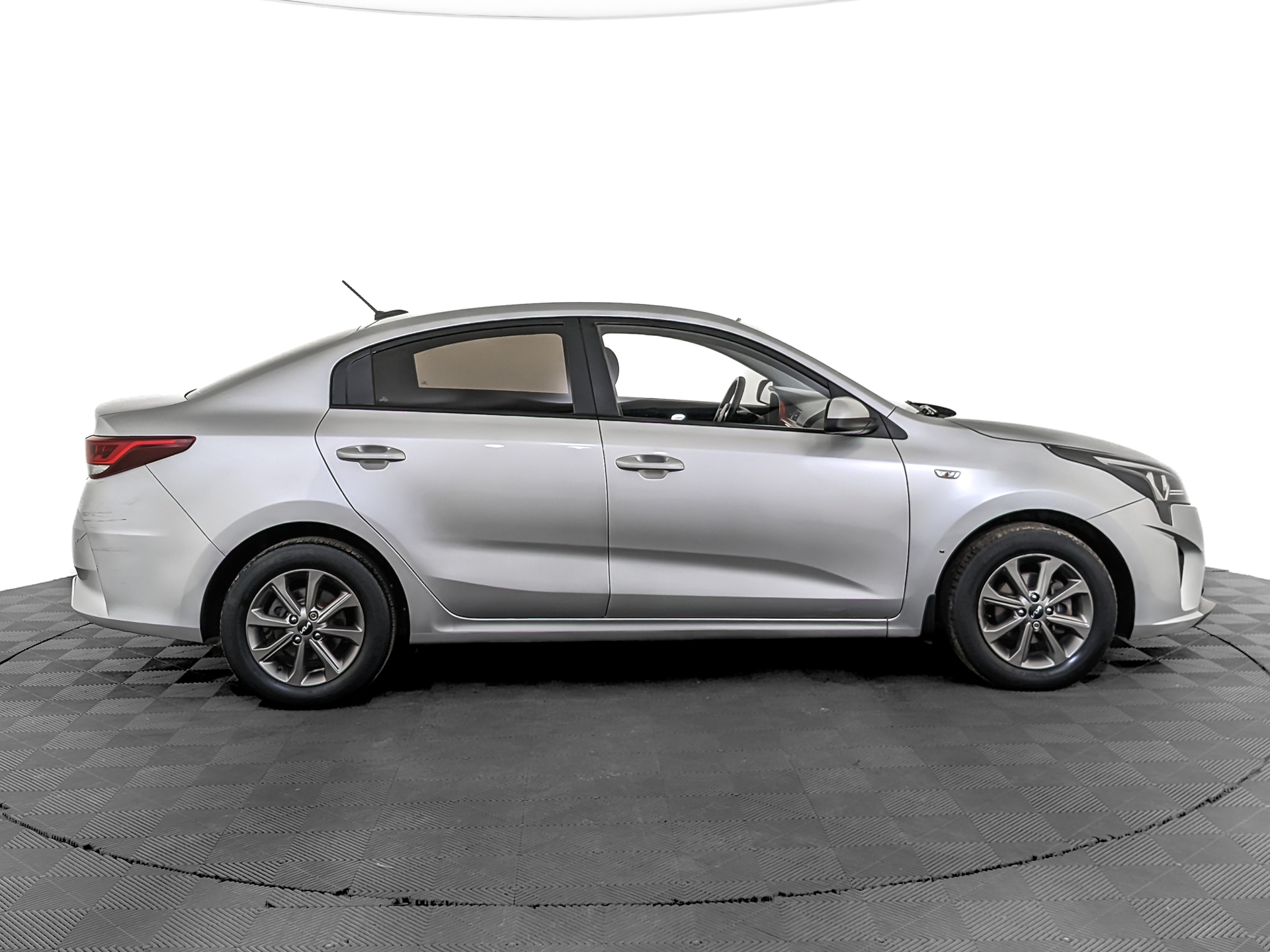 KIA Rio 1.60 (123 л.с), автомат, 2021, пробег 89 200 км