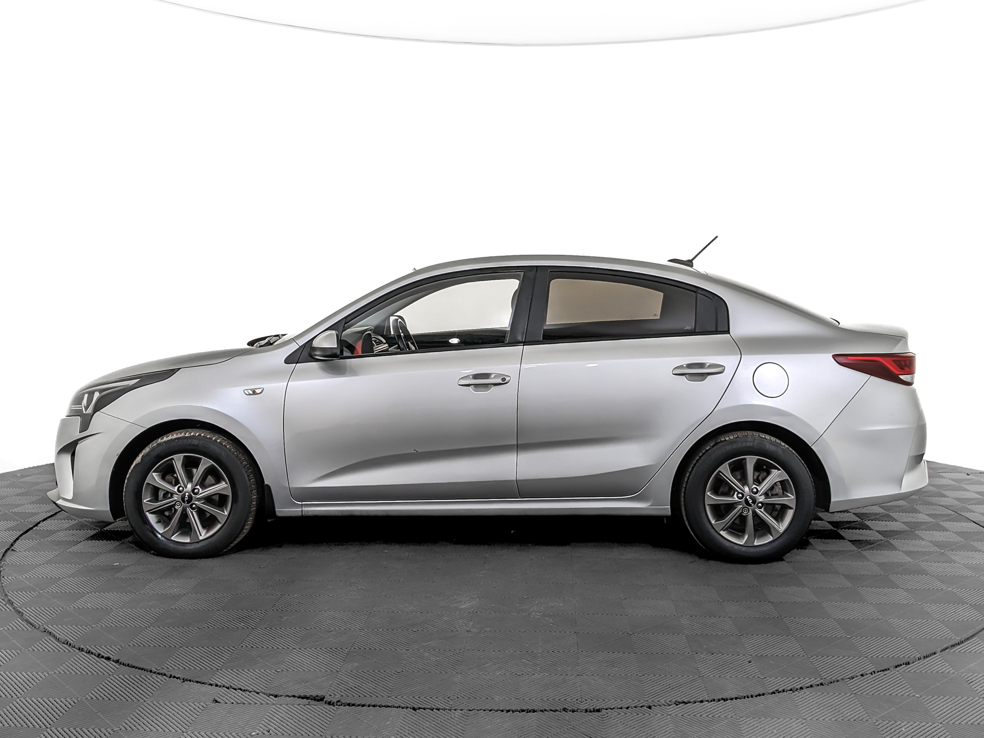 KIA Rio 1.60 (123 л.с), автомат, 2021, пробег 89 200 км