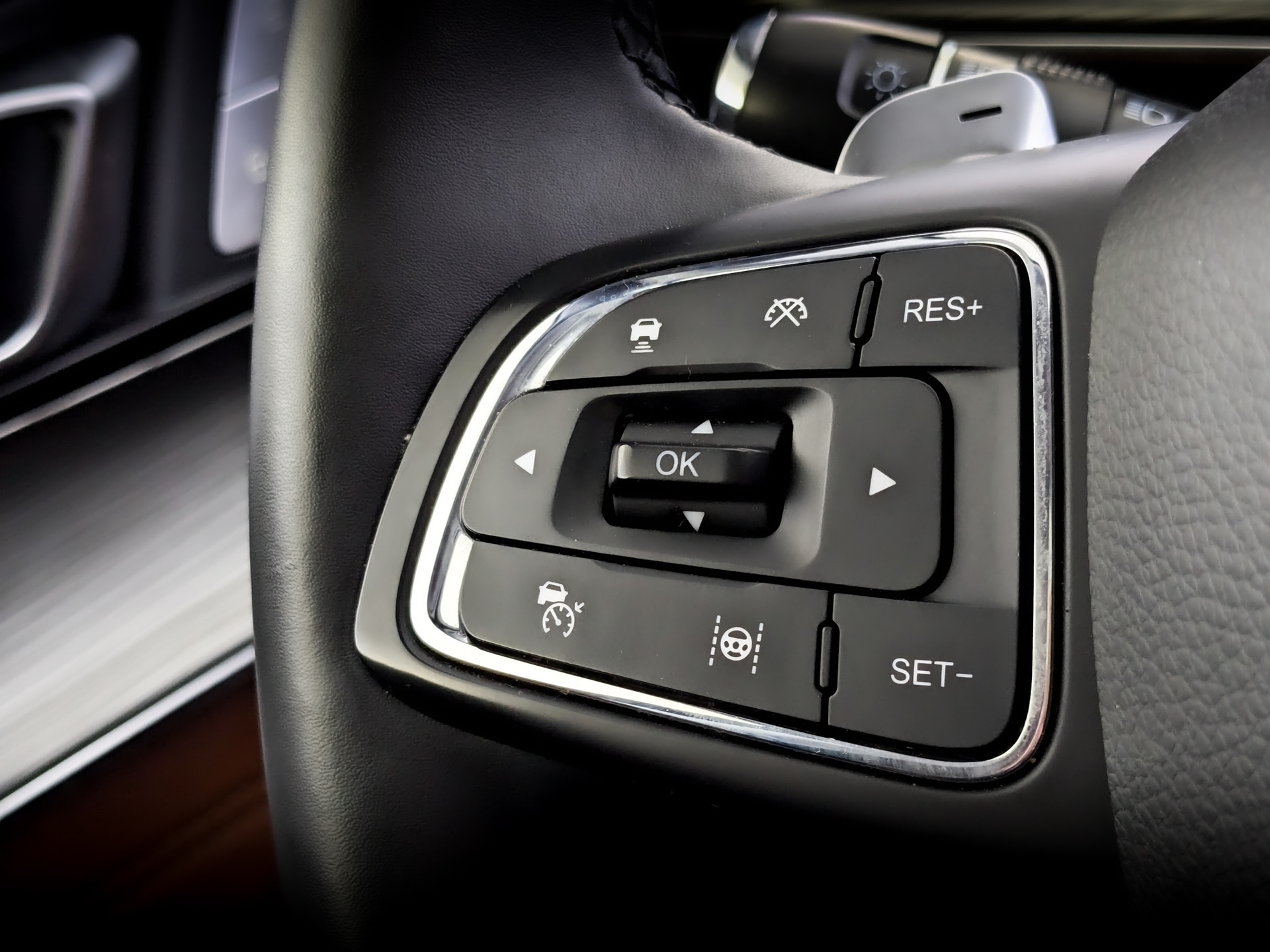 CHERY Tiggo 8 Pro 2.00 (197 л.с), автомат, 2023, пробег 33 226 км