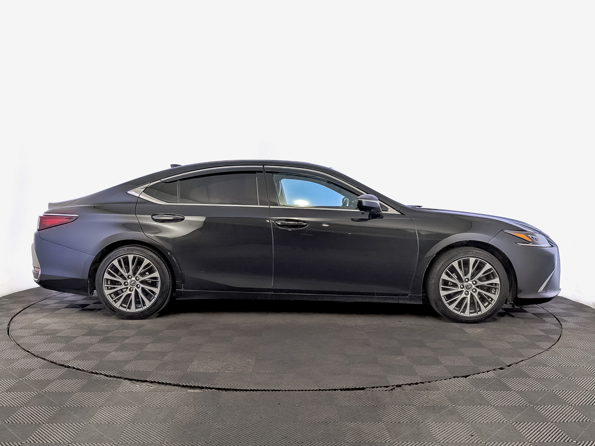 LEXUS ES 2.50 (200 л.с), автомат, 2018, пробег 227 838 км