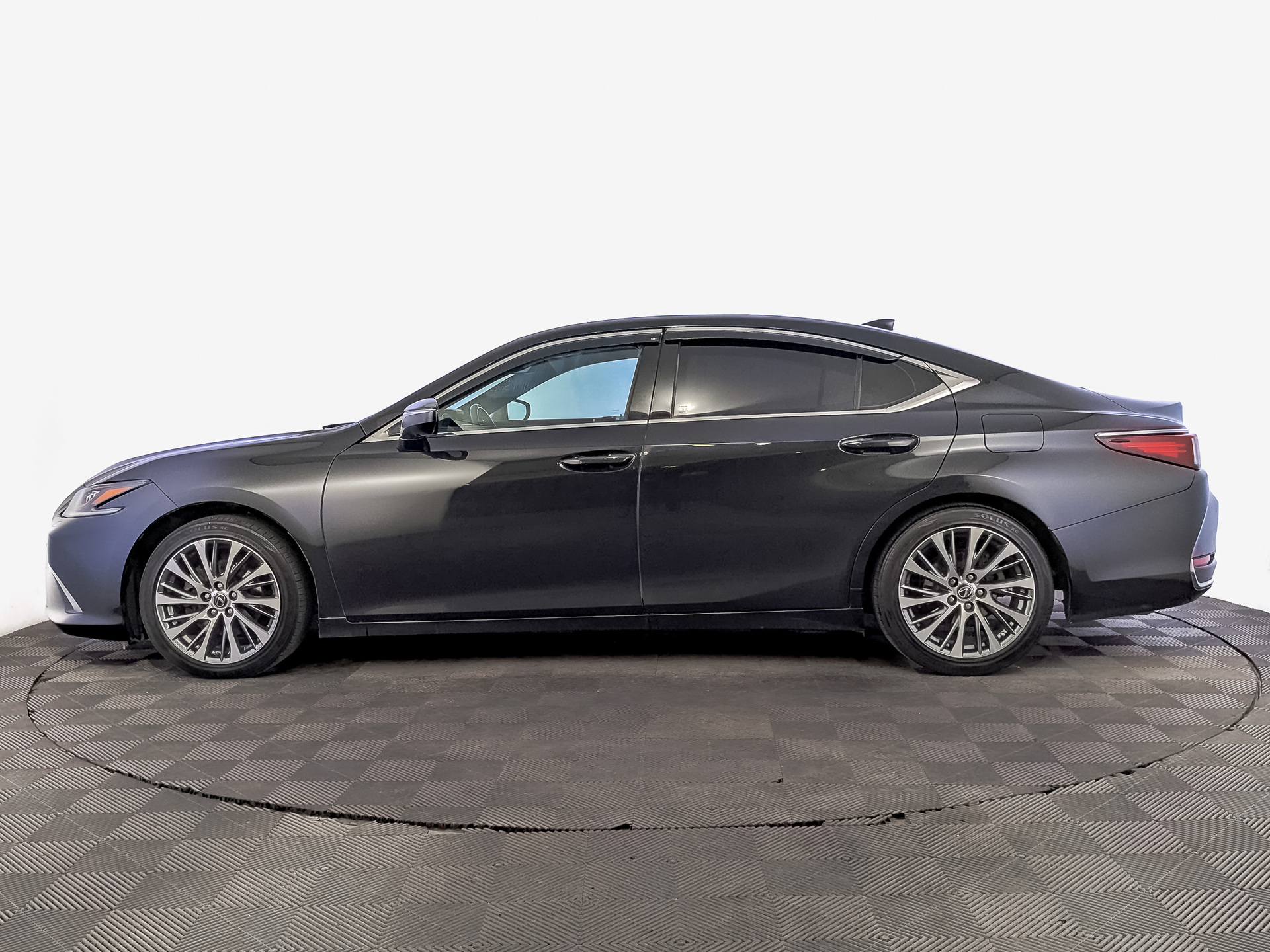 LEXUS ES 2.50 (200 л.с), автомат, 2018, пробег 227 838 км