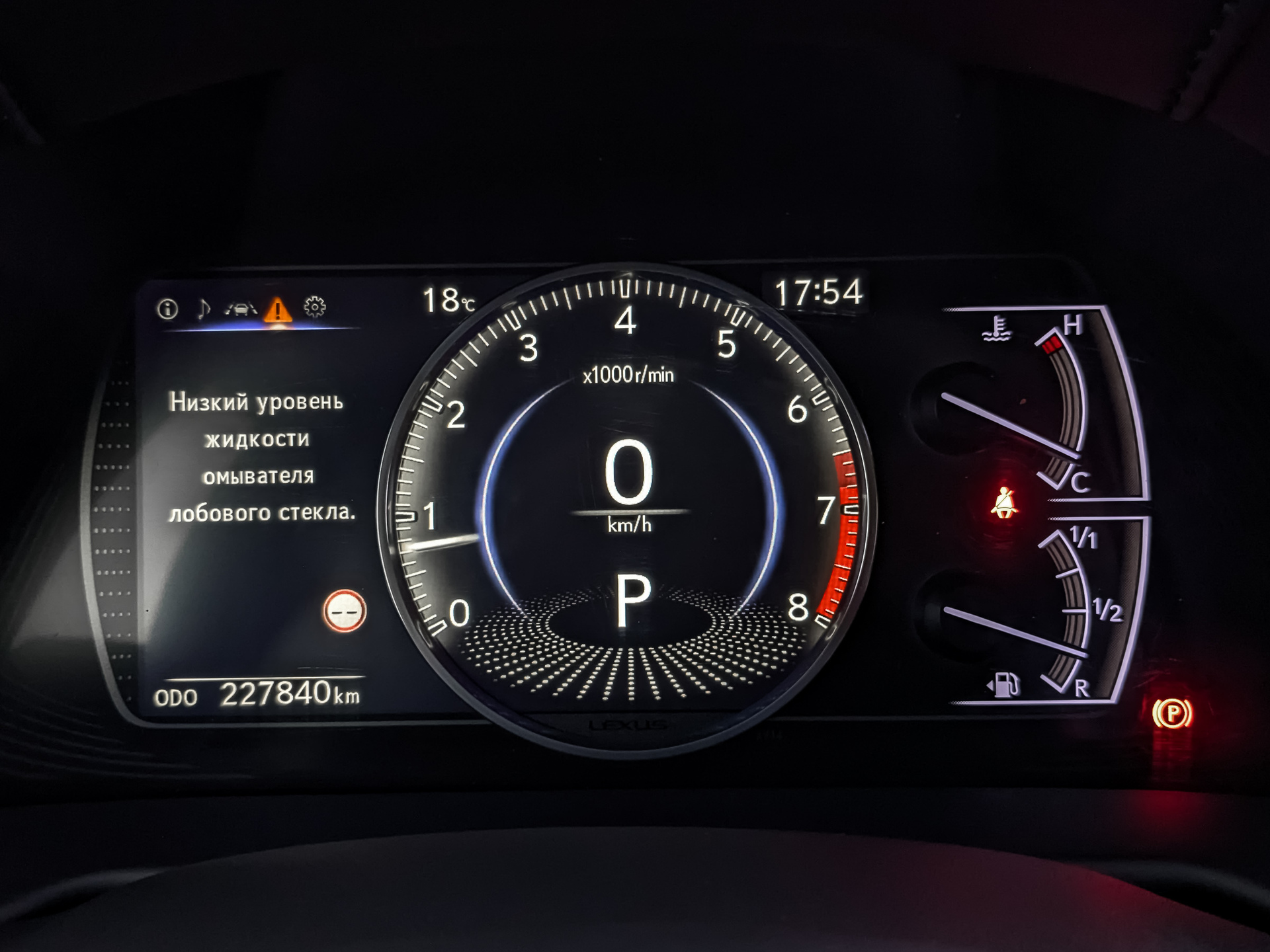 LEXUS ES 2.50 (200 л.с), автомат, 2018, пробег 227 838 км