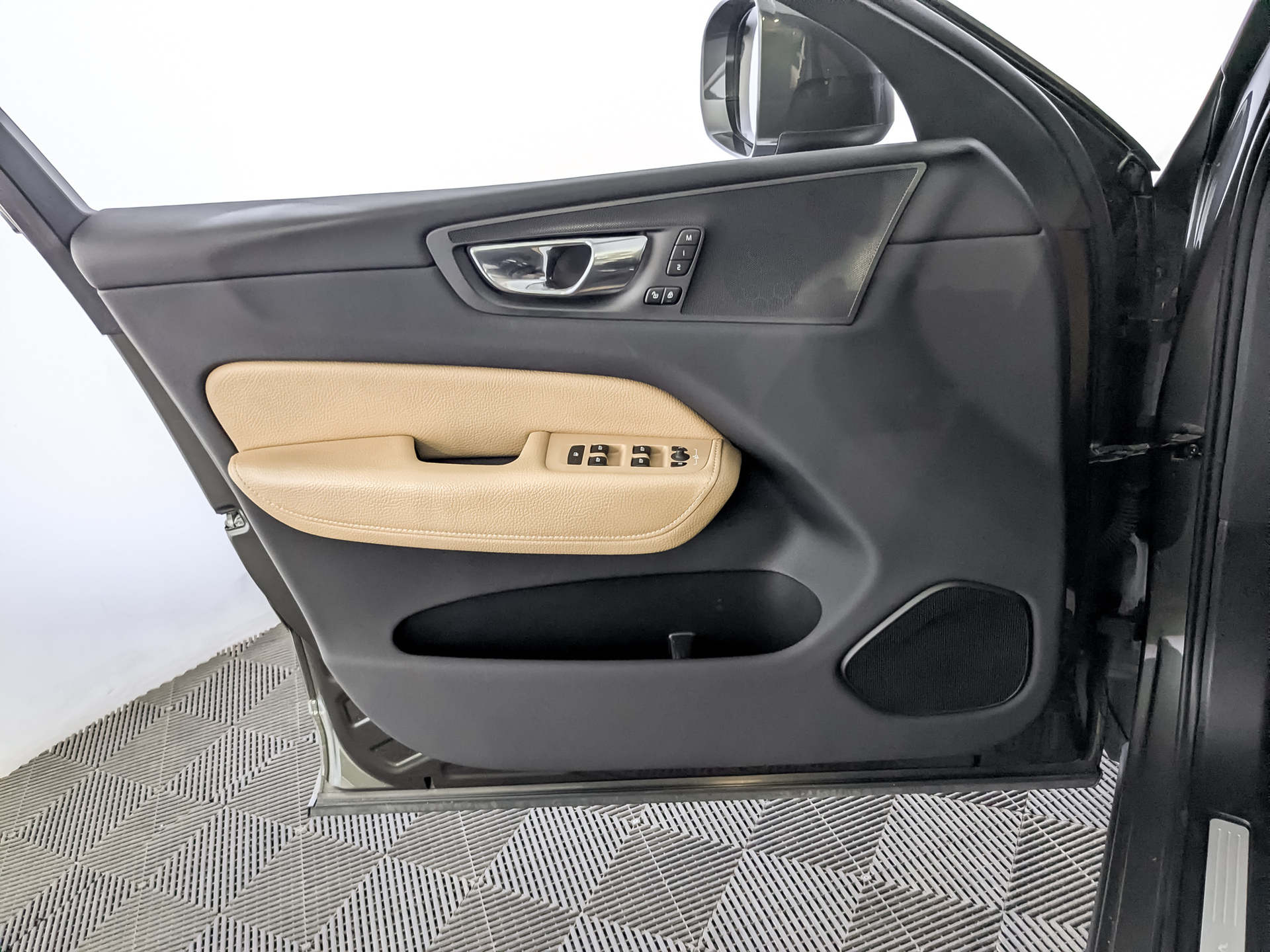 VOLVO XC60 2.00 (190 л.с), автомат, 2019, пробег 161 048 км