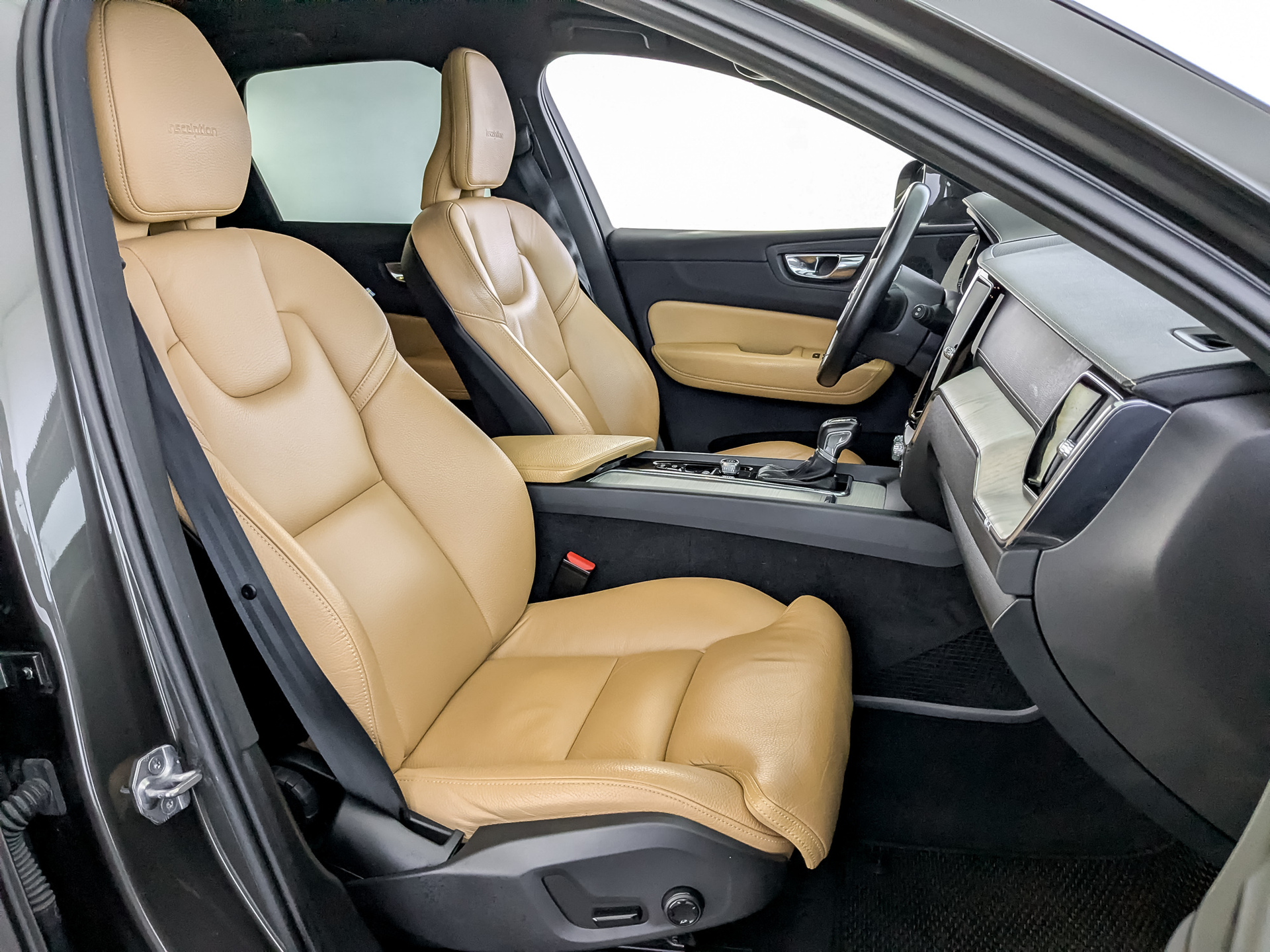 VOLVO XC60 2.00 (190 л.с), автомат, 2019, пробег 161 048 км