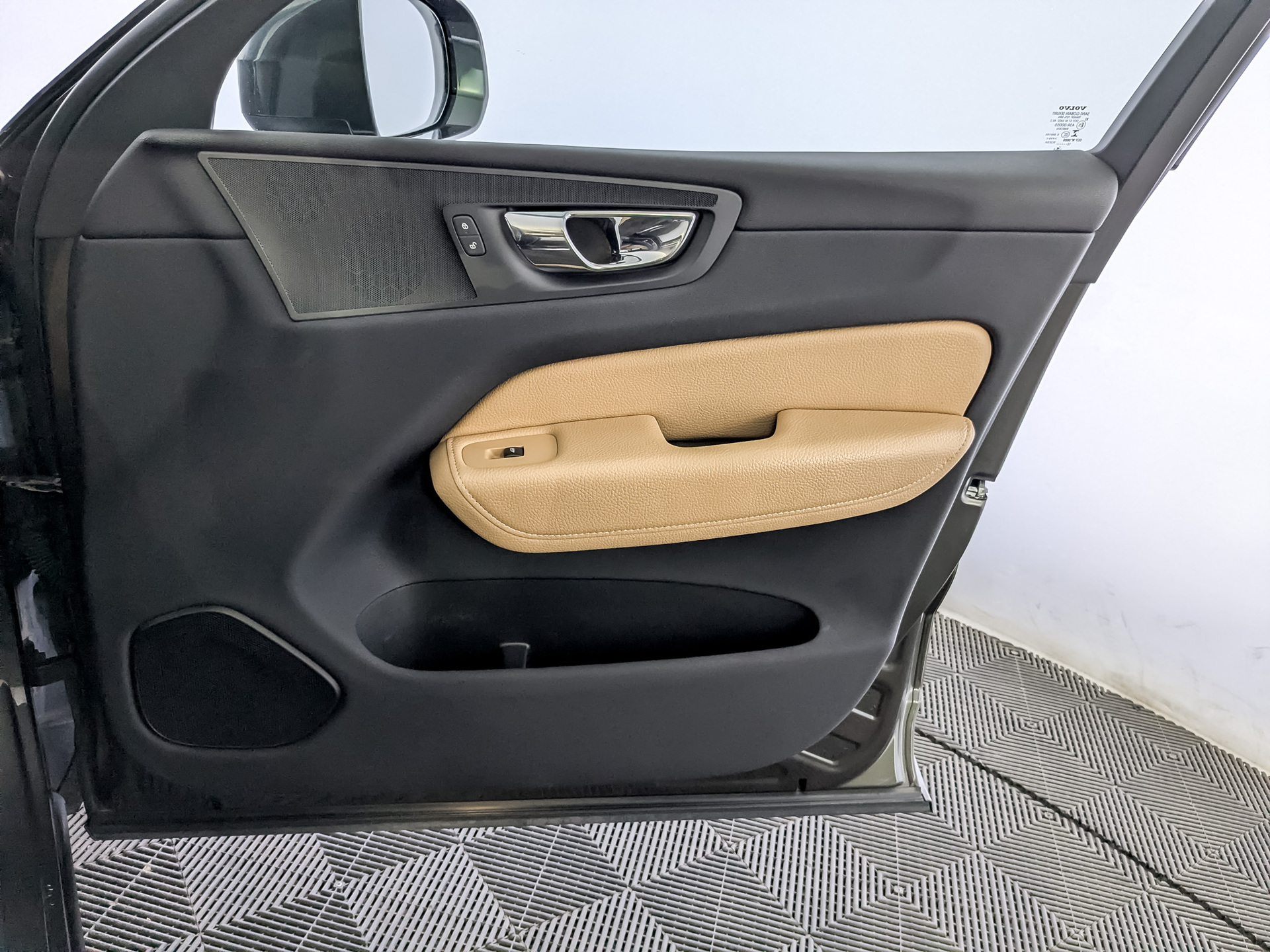 VOLVO XC60 2.00 (190 л.с), автомат, 2019, пробег 161 048 км