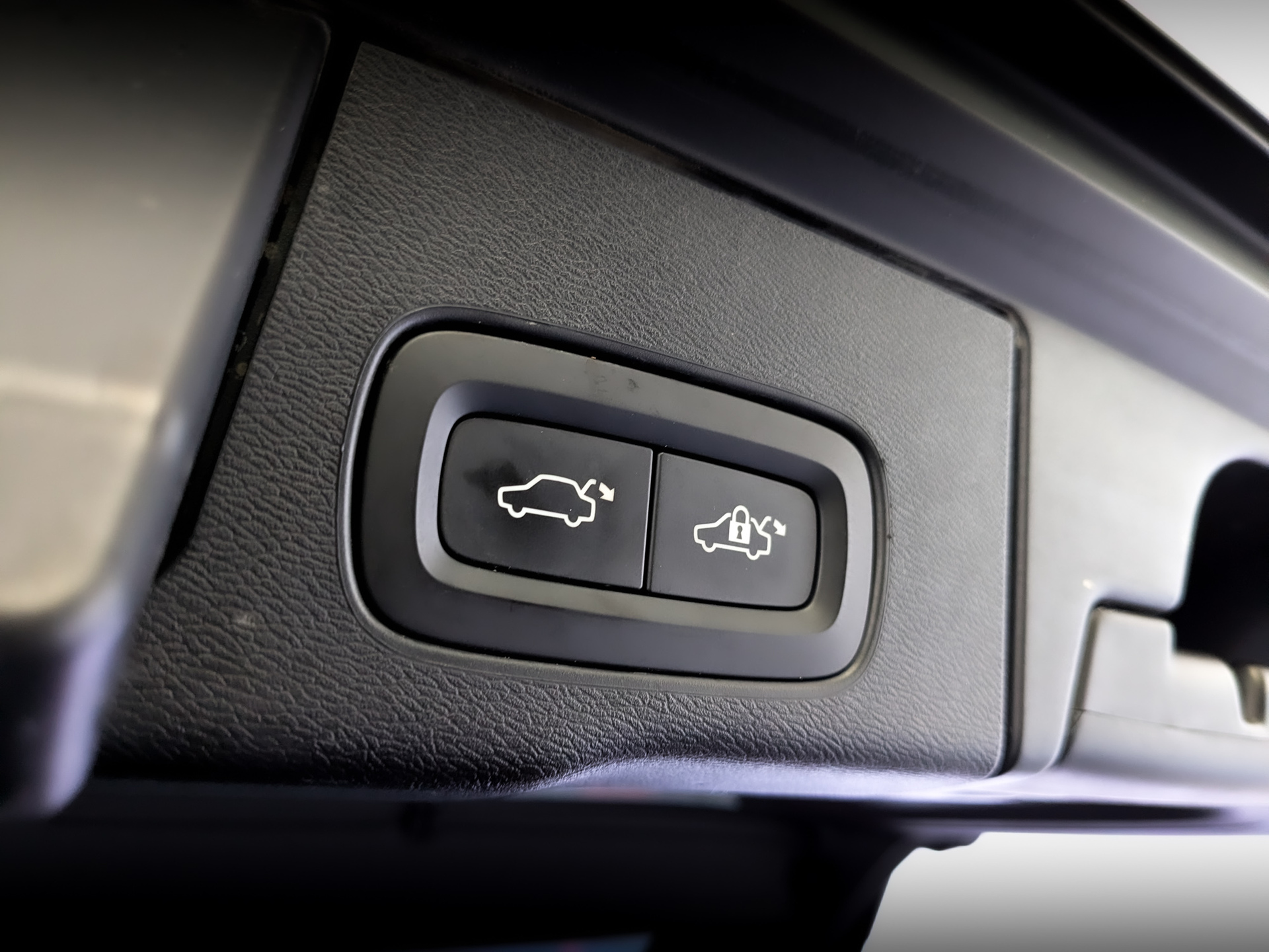 VOLVO XC60 2.00 (190 л.с), автомат, 2019, пробег 161 048 км