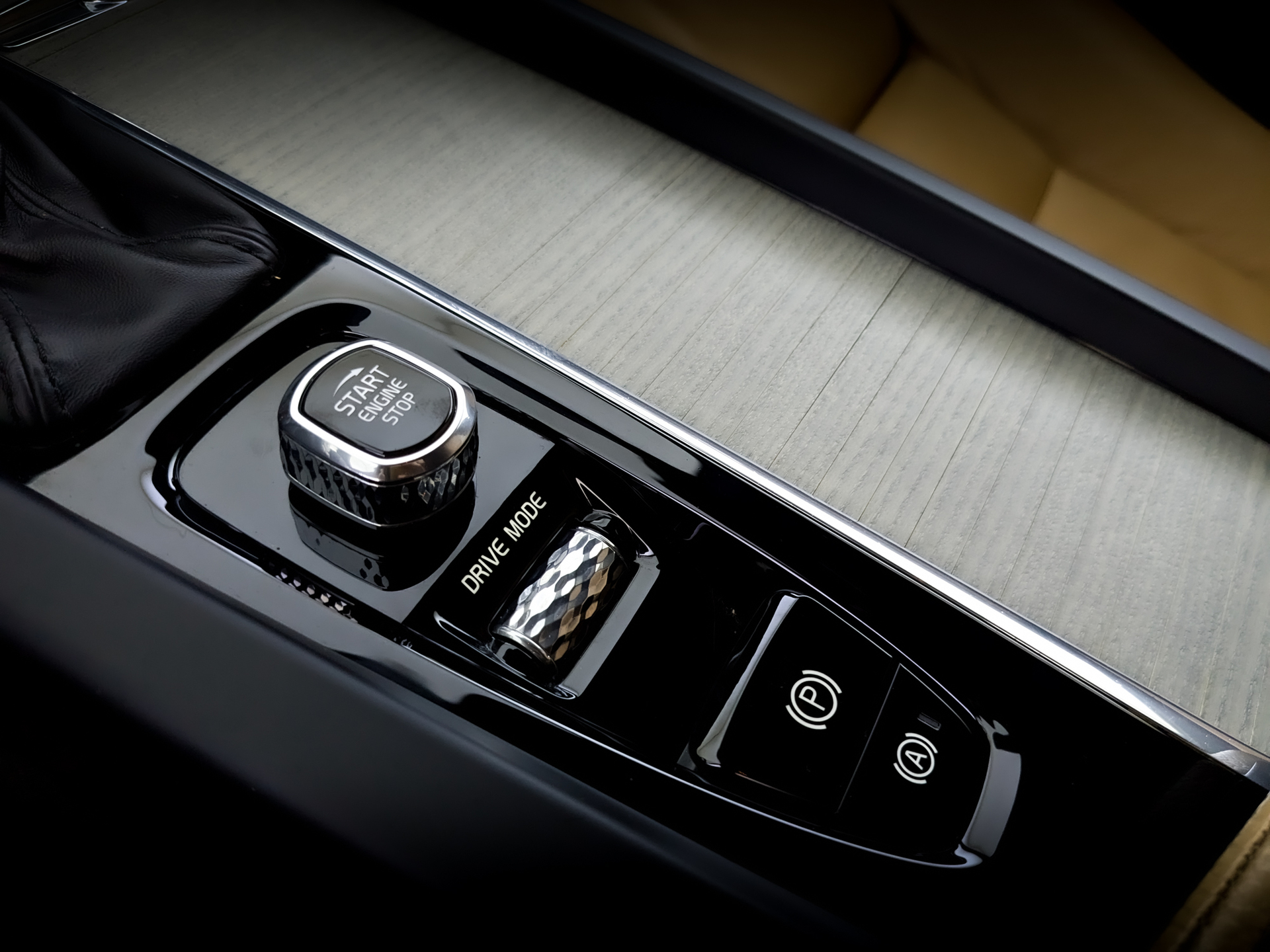 VOLVO XC60 2.00 (190 л.с), автомат, 2019, пробег 161 048 км